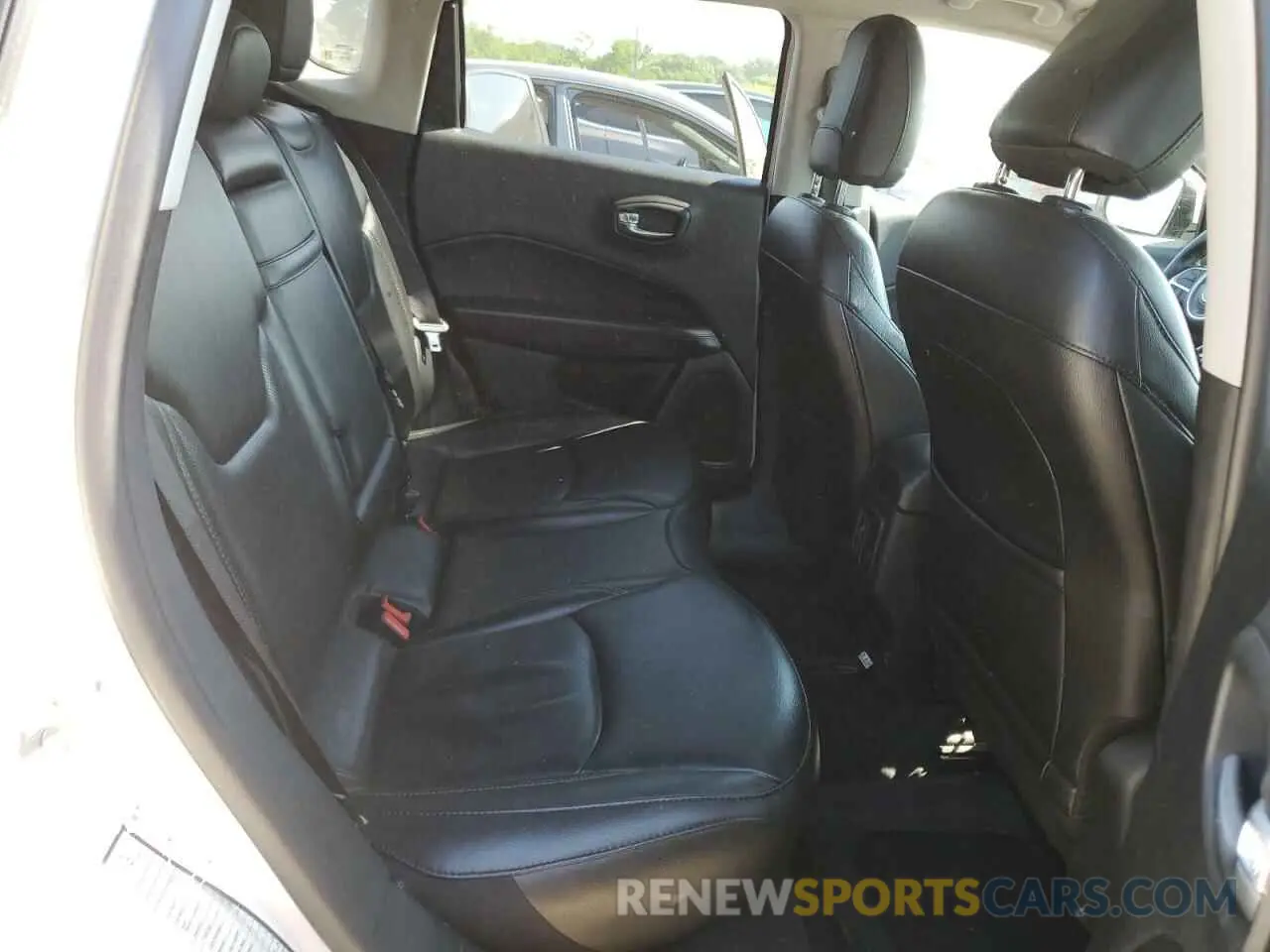 10 Photograph of a damaged car 3C4NJCCB7KT676324 JEEP COMPASS 2019