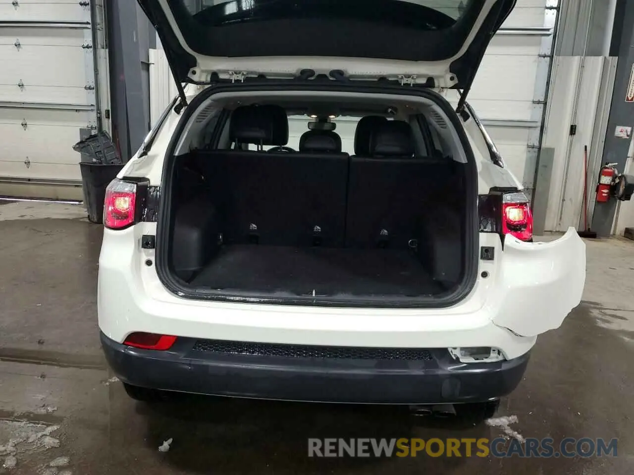 6 Photograph of a damaged car 3C4NJCCB7KT699179 JEEP COMPASS 2019