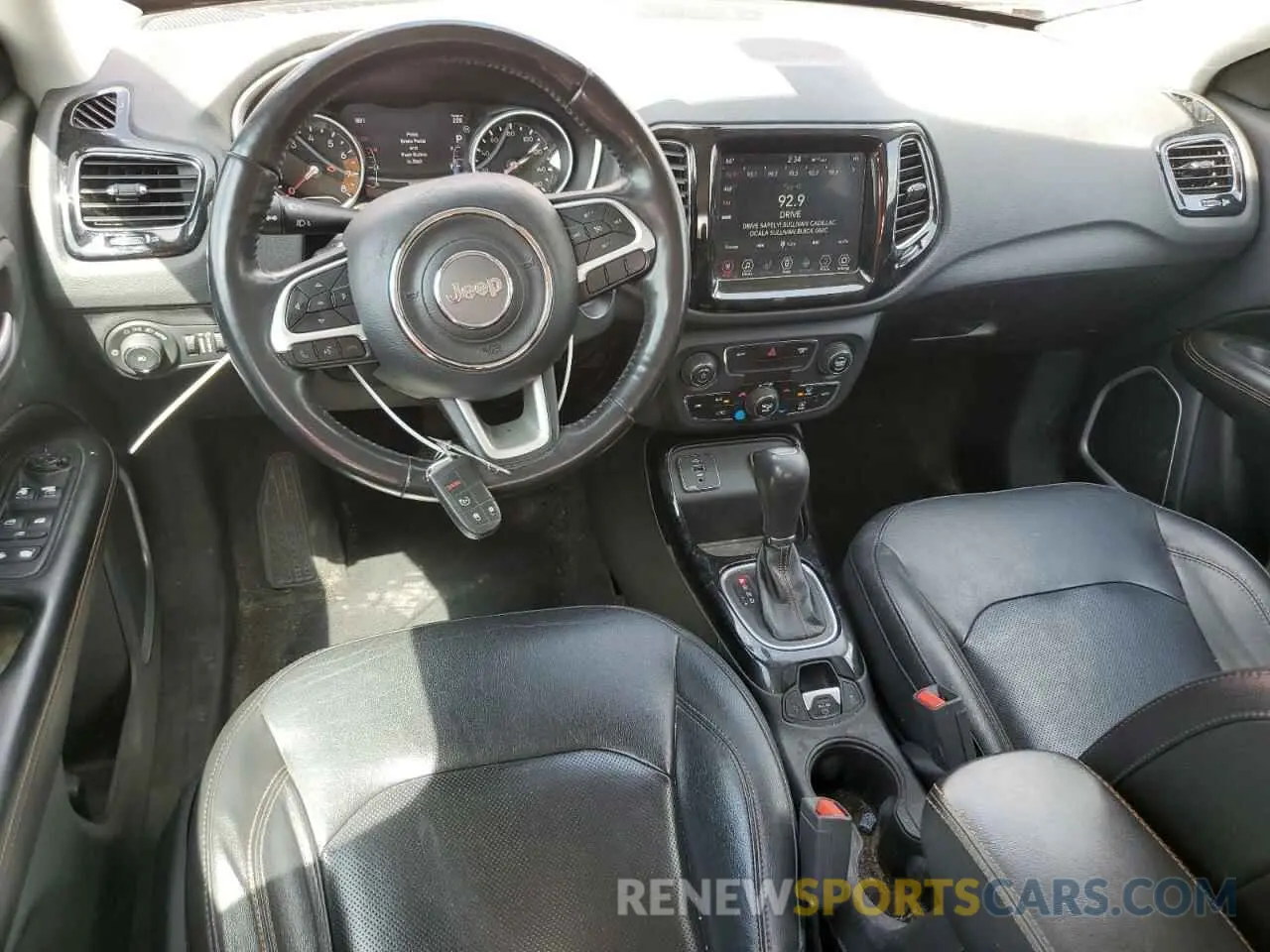 8 Photograph of a damaged car 3C4NJCCB8KT664232 JEEP COMPASS 2019