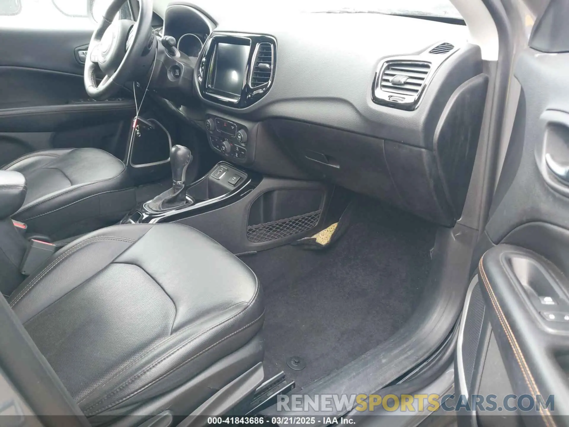 5 Photograph of a damaged car 3C4NJCCB8KT777811 JEEP COMPASS 2019