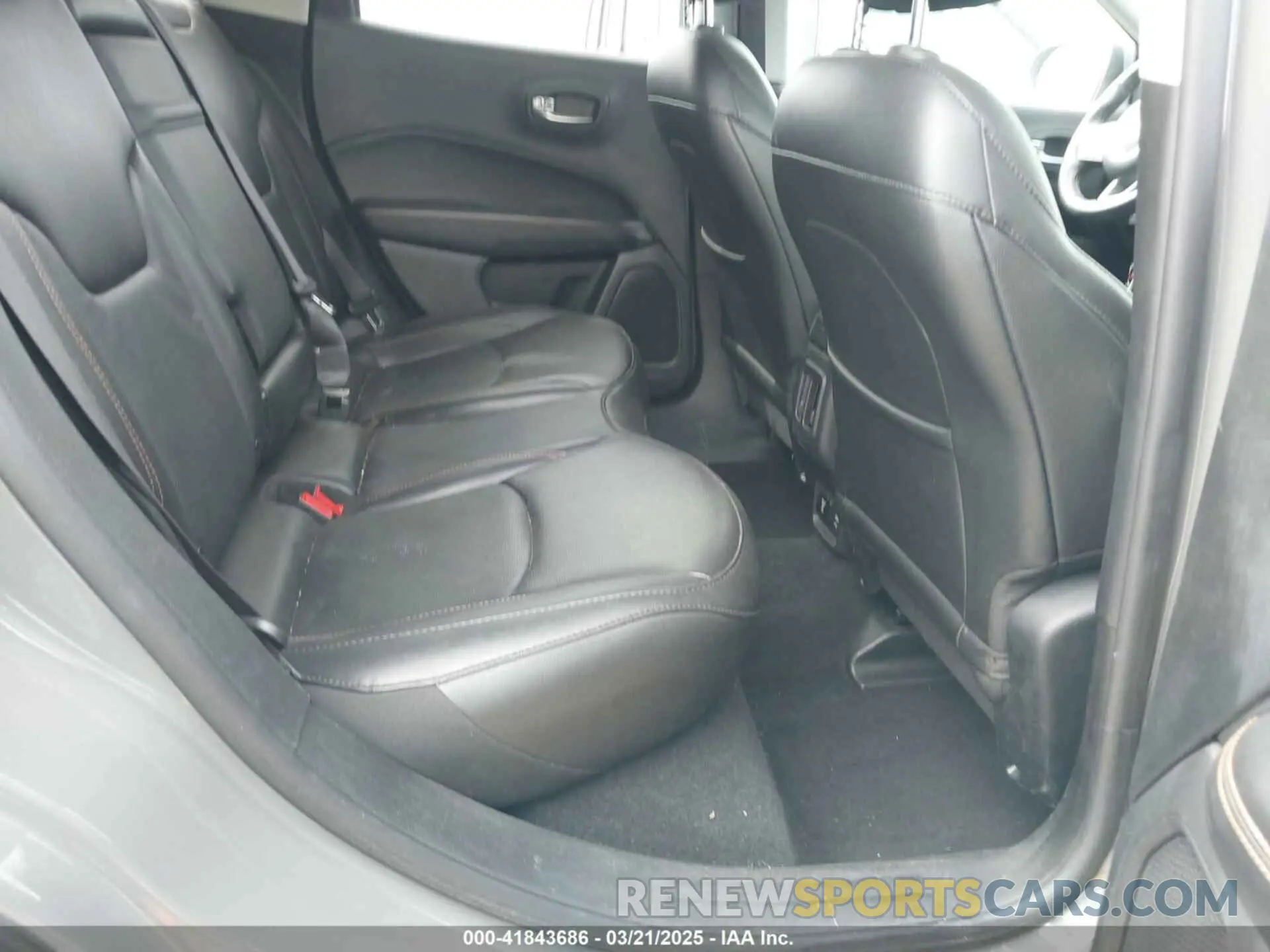 8 Photograph of a damaged car 3C4NJCCB8KT777811 JEEP COMPASS 2019
