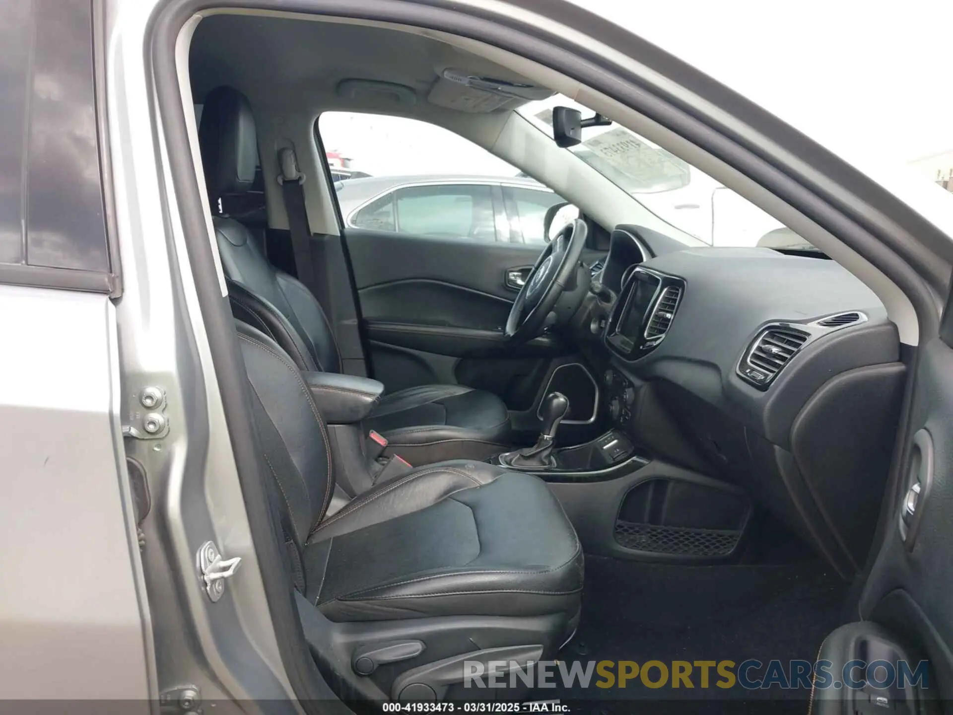 5 Photograph of a damaged car 3C4NJCCB9KT793631 JEEP COMPASS 2019