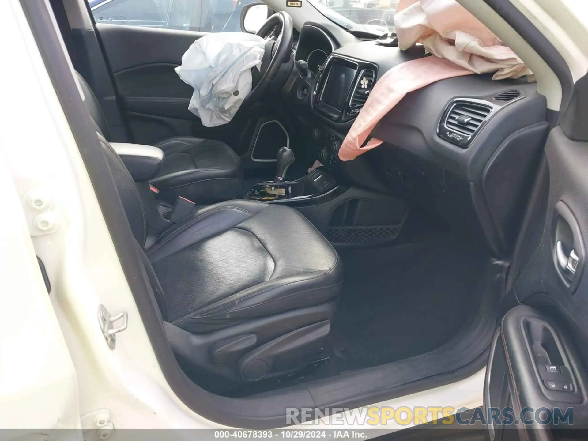 5 Photograph of a damaged car 3C4NJCCBXKT676236 JEEP COMPASS 2019