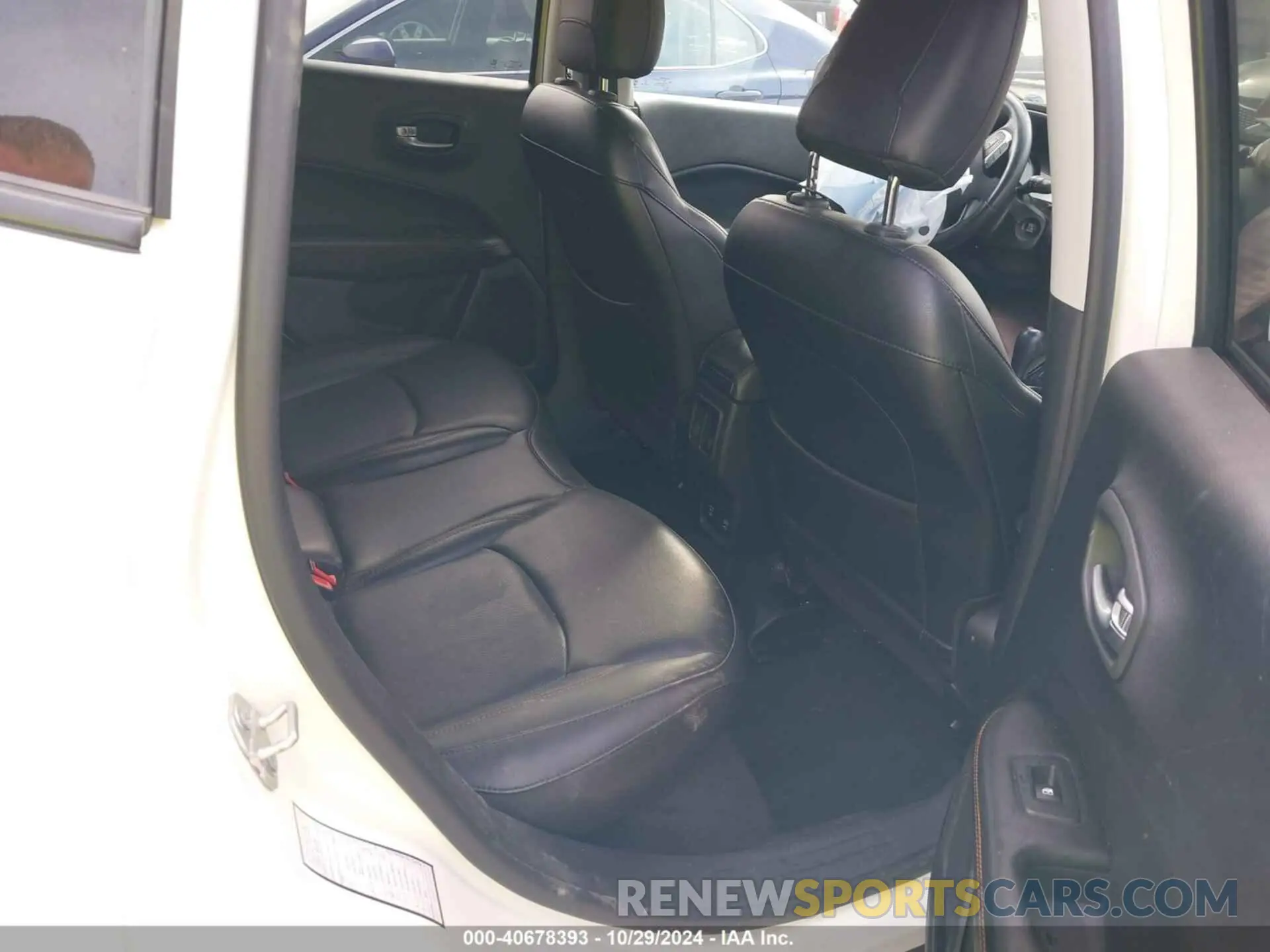 8 Photograph of a damaged car 3C4NJCCBXKT676236 JEEP COMPASS 2019