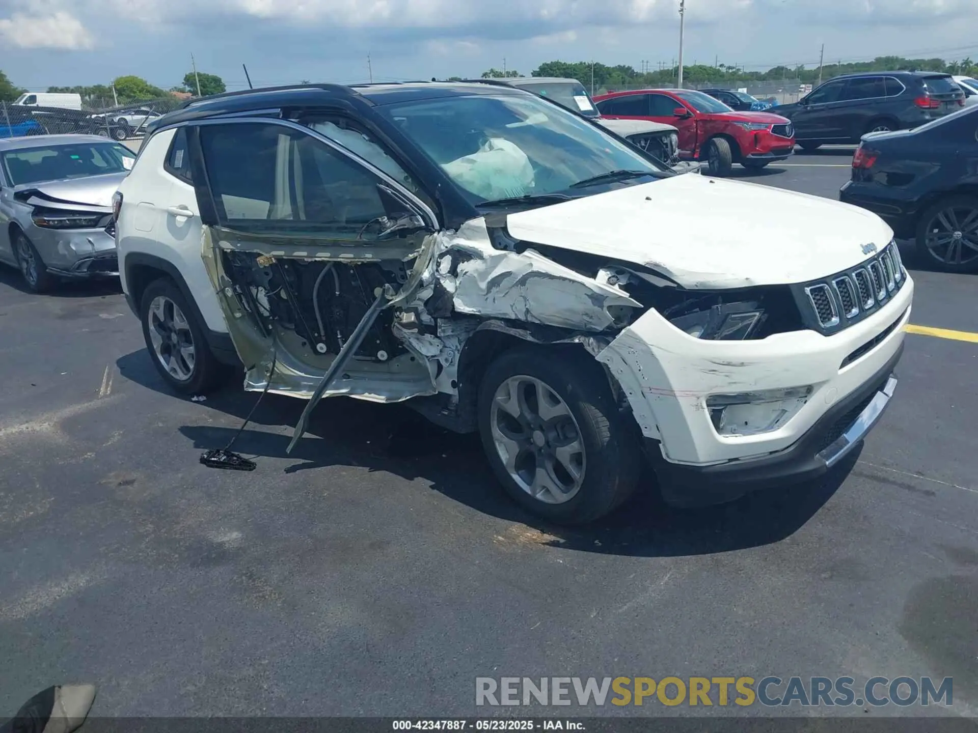 1 Photograph of a damaged car 3C4NJCCBXKT725774 JEEP COMPASS 2019
