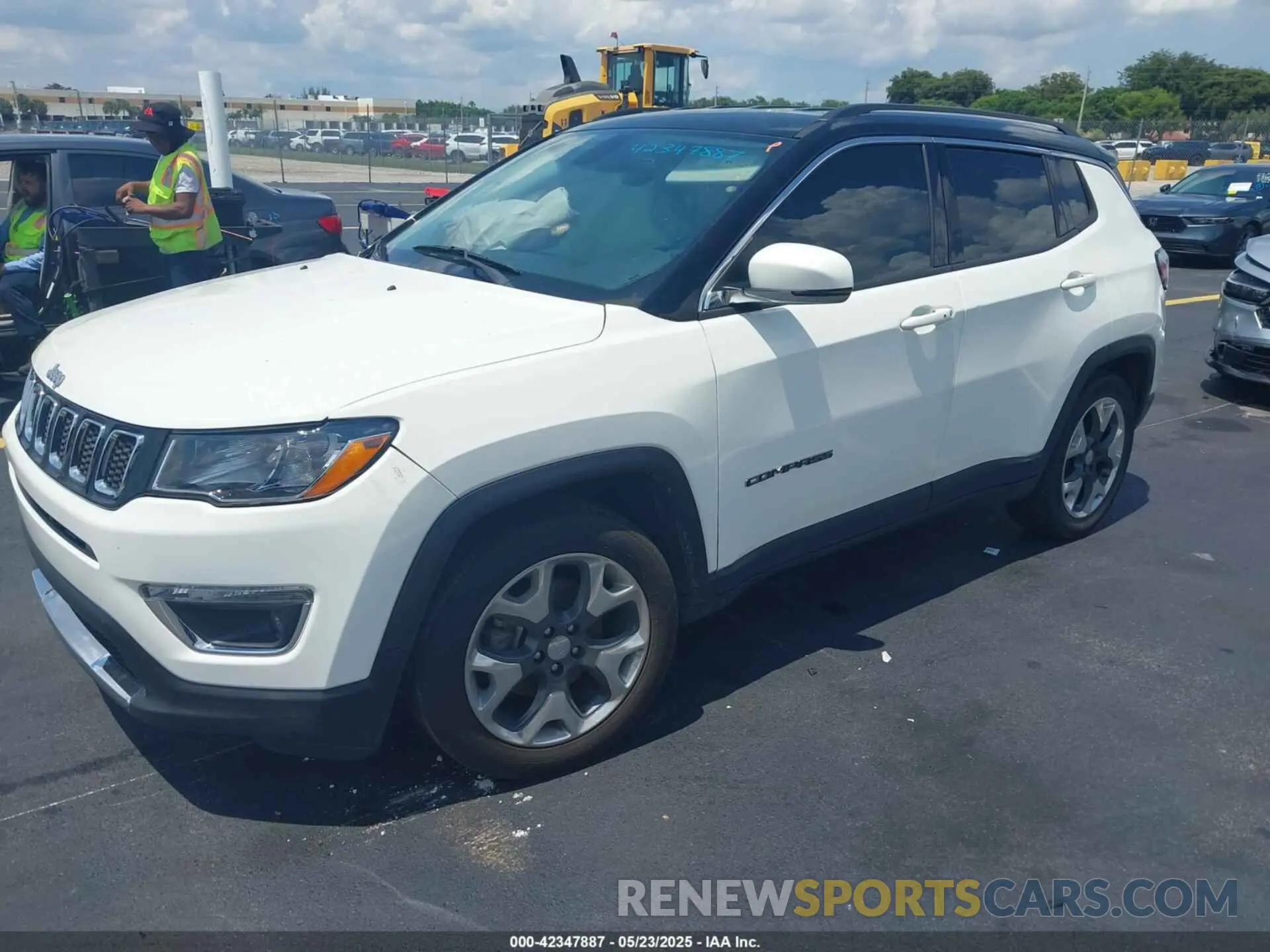 2 Photograph of a damaged car 3C4NJCCBXKT725774 JEEP COMPASS 2019