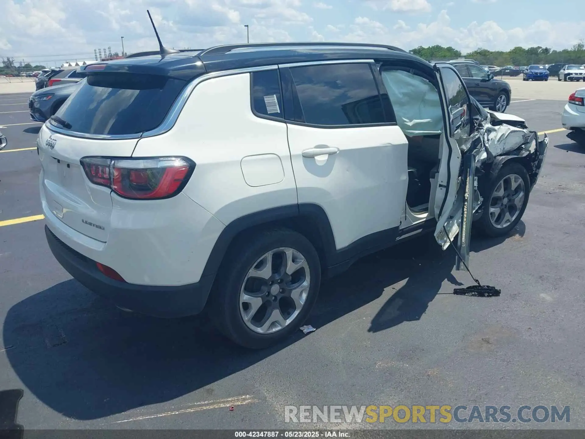 4 Photograph of a damaged car 3C4NJCCBXKT725774 JEEP COMPASS 2019