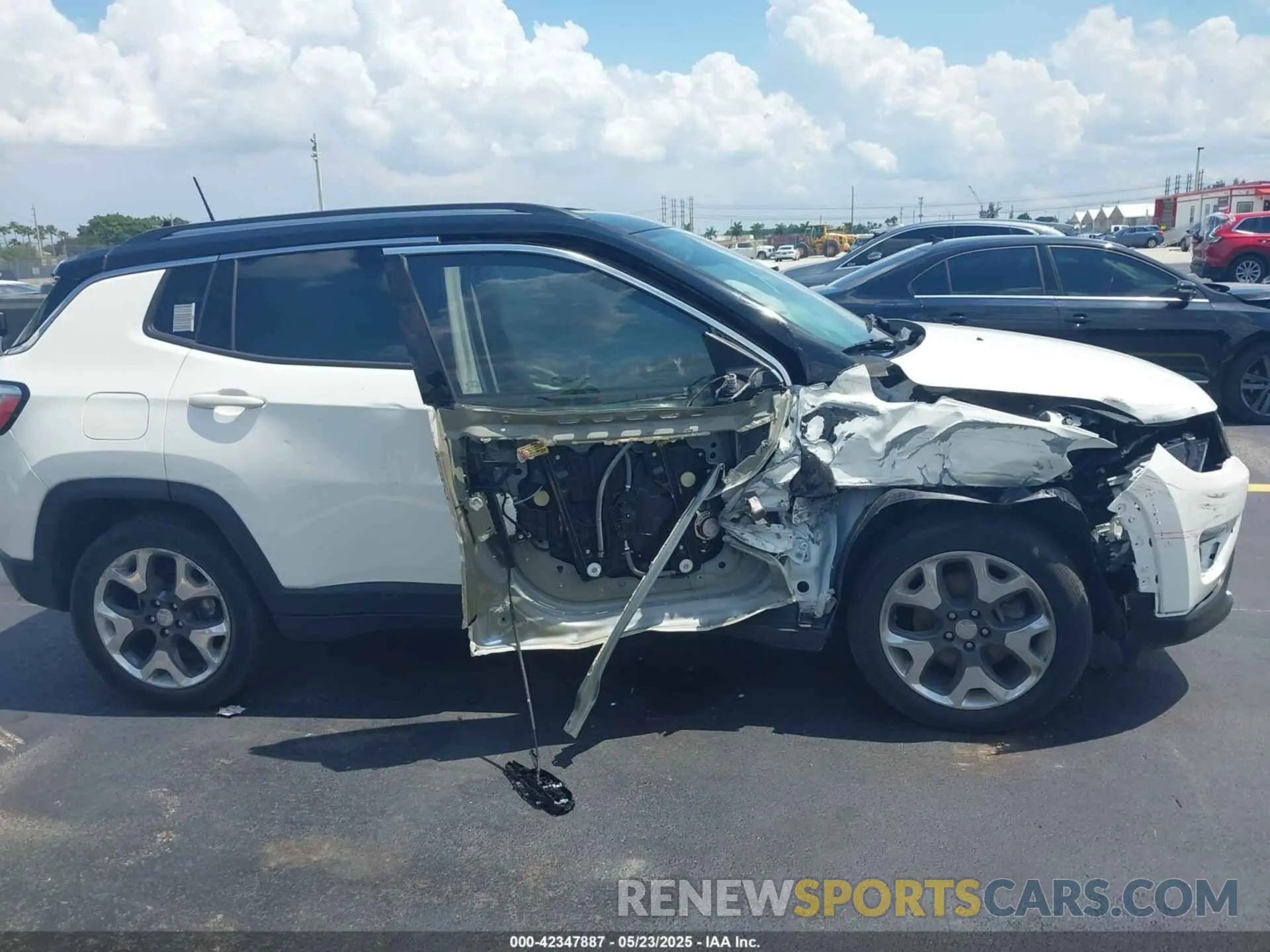 6 Photograph of a damaged car 3C4NJCCBXKT725774 JEEP COMPASS 2019