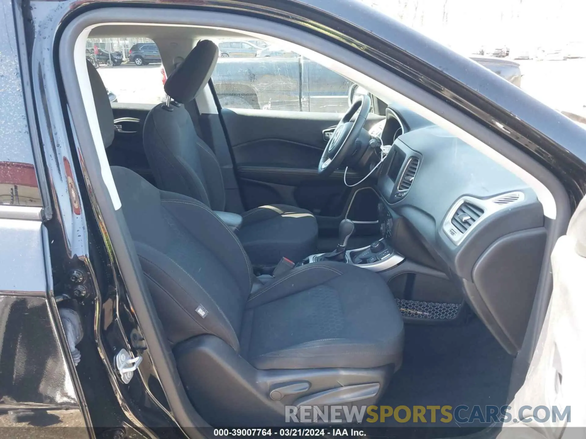 5 Photograph of a damaged car 3C4NJDAB4KT702998 JEEP COMPASS 2019
