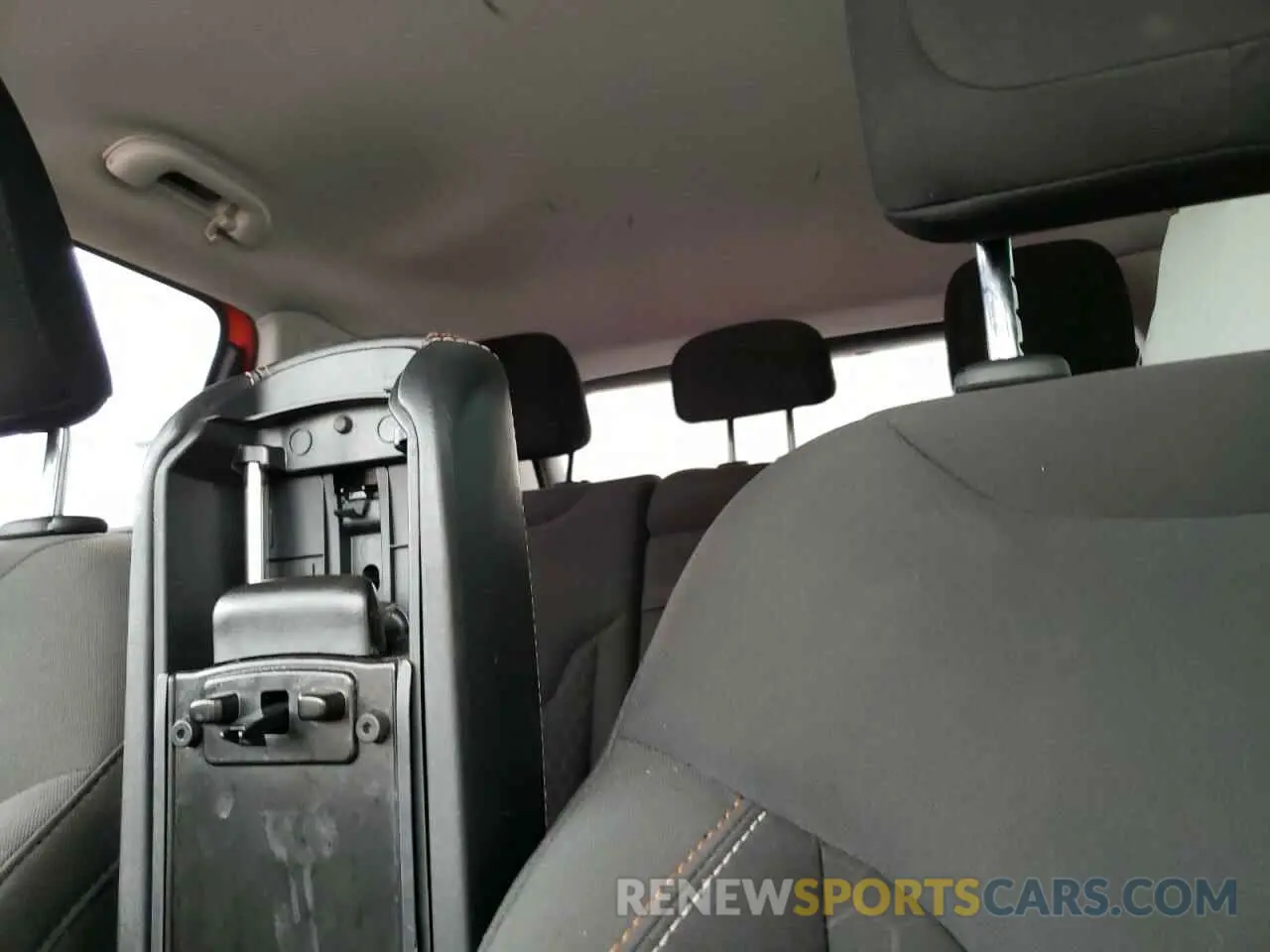10 Photograph of a damaged car 3C4NJDAB5KT630628 JEEP COMPASS 2019