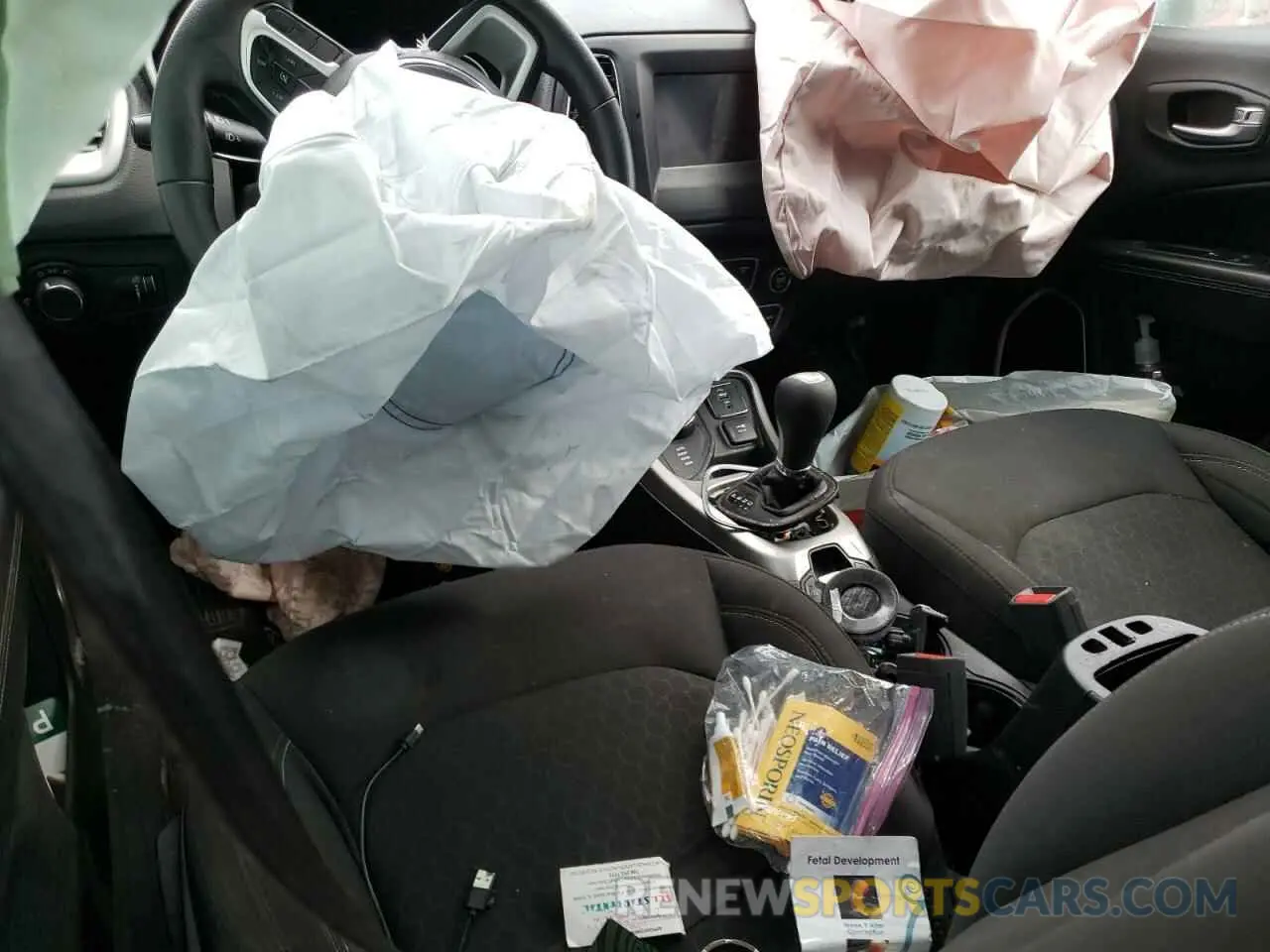 8 Photograph of a damaged car 3C4NJDAB5KT630628 JEEP COMPASS 2019