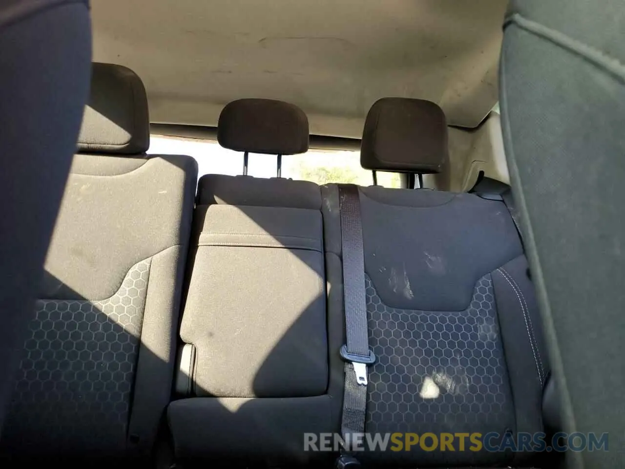 10 Photograph of a damaged car 3C4NJDAB6KT724484 JEEP COMPASS 2019