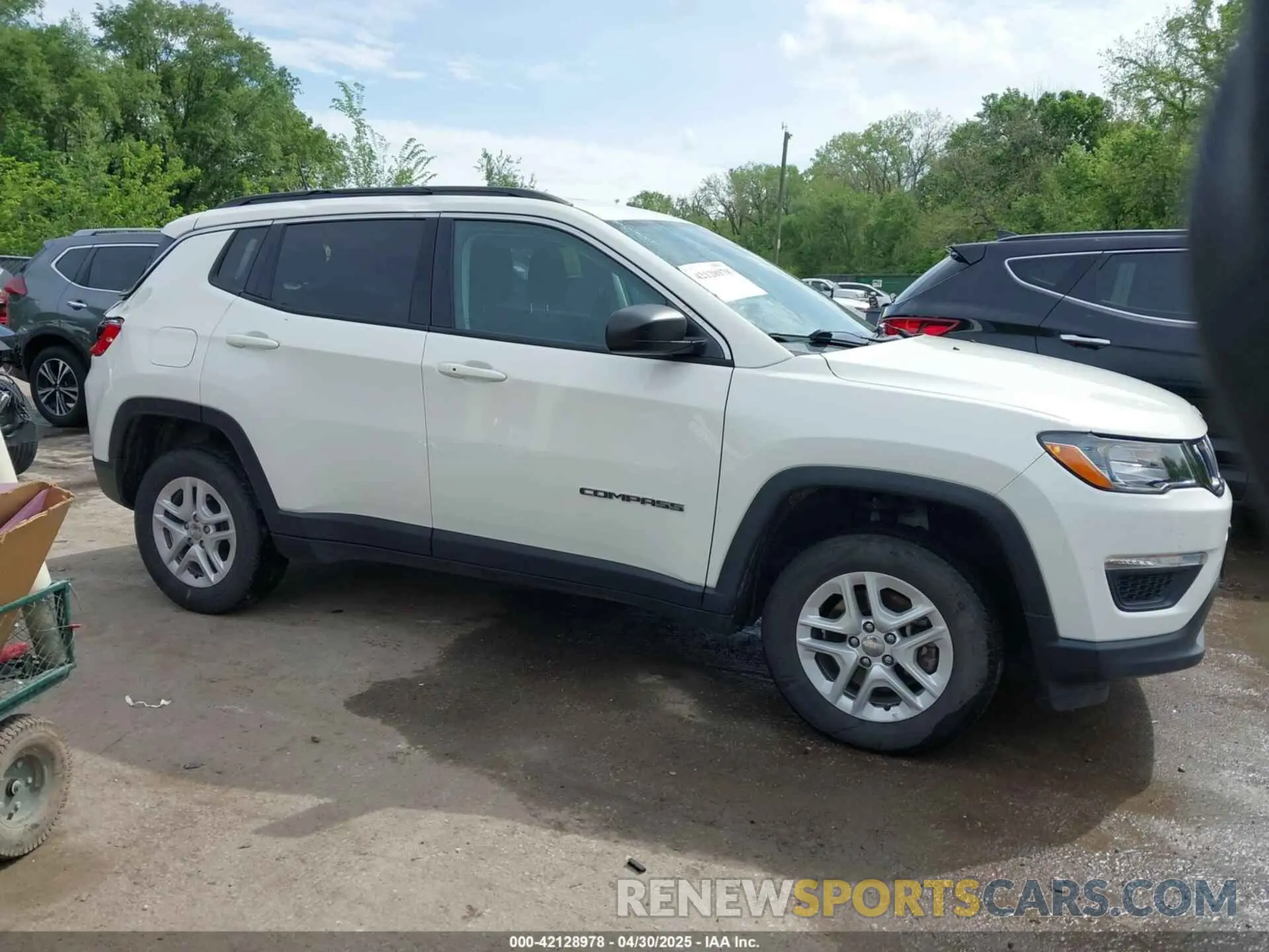 13 Photograph of a damaged car 3C4NJDAB7KT629707 JEEP COMPASS 2019
