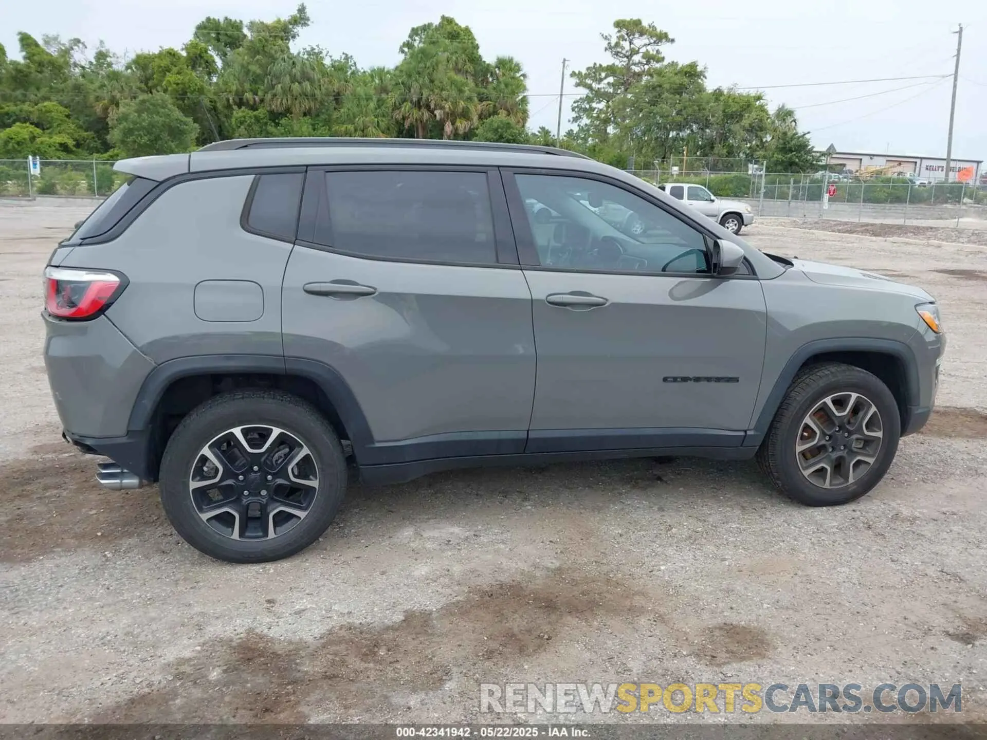 13 Photograph of a damaged car 3C4NJDAB7KT846383 JEEP COMPASS 2019