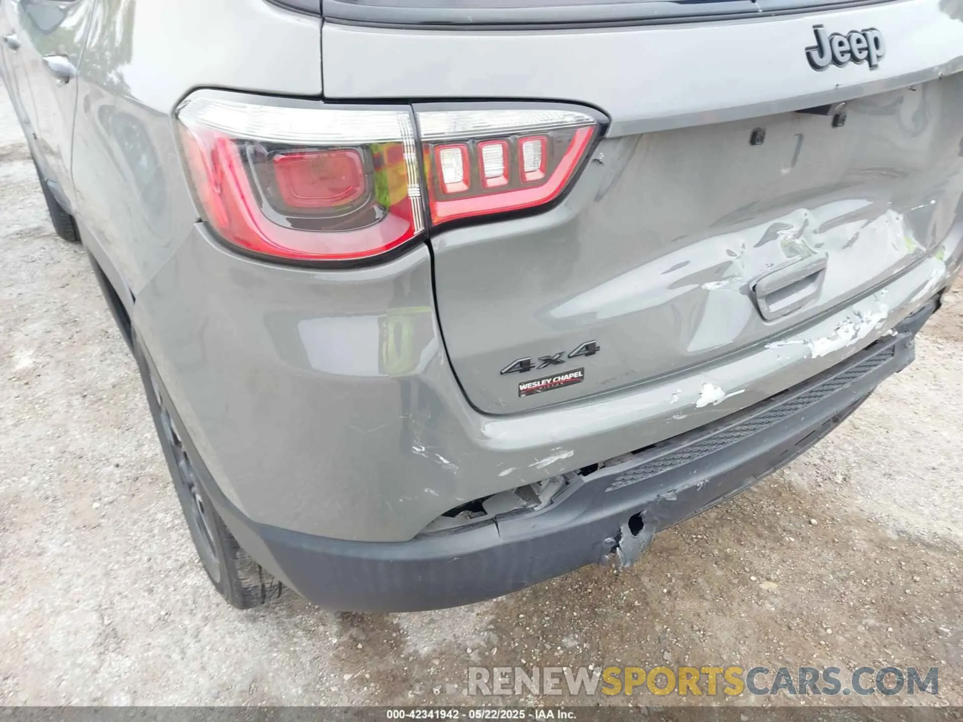 18 Photograph of a damaged car 3C4NJDAB7KT846383 JEEP COMPASS 2019