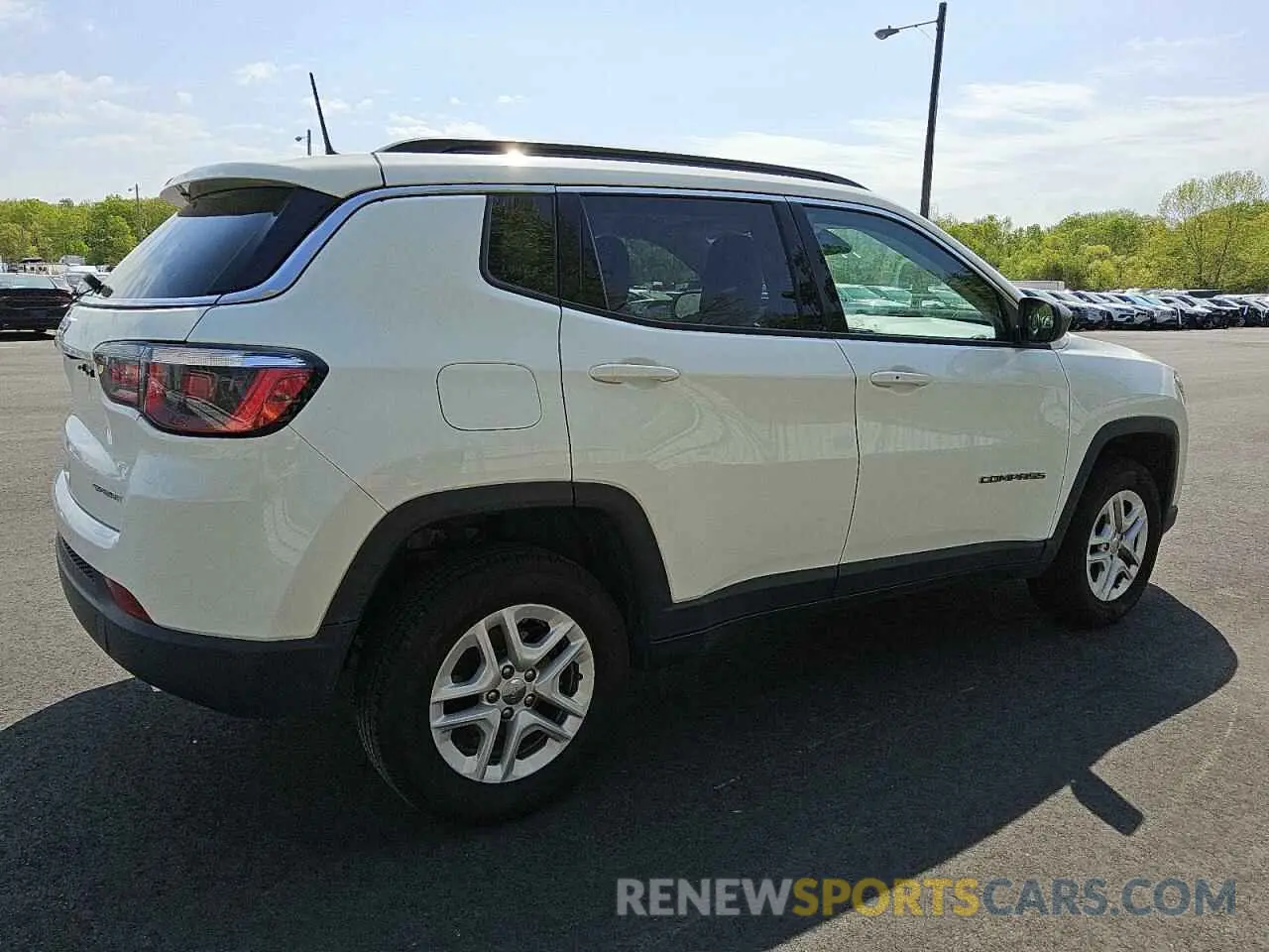 3 Photograph of a damaged car 3C4NJDAB8KT752755 JEEP COMPASS 2019
