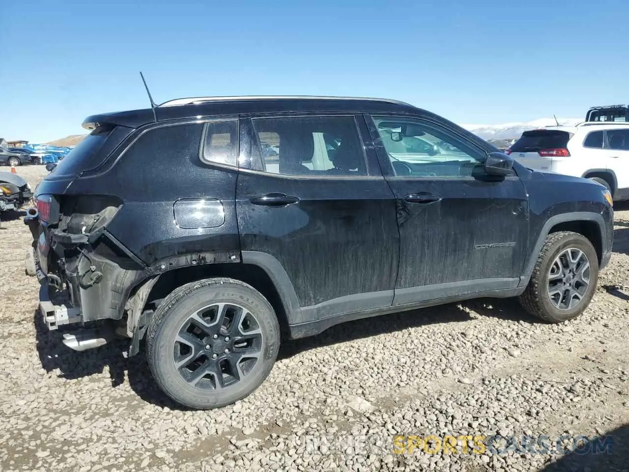 3 Photograph of a damaged car 3C4NJDABXKT679114 JEEP COMPASS 2019