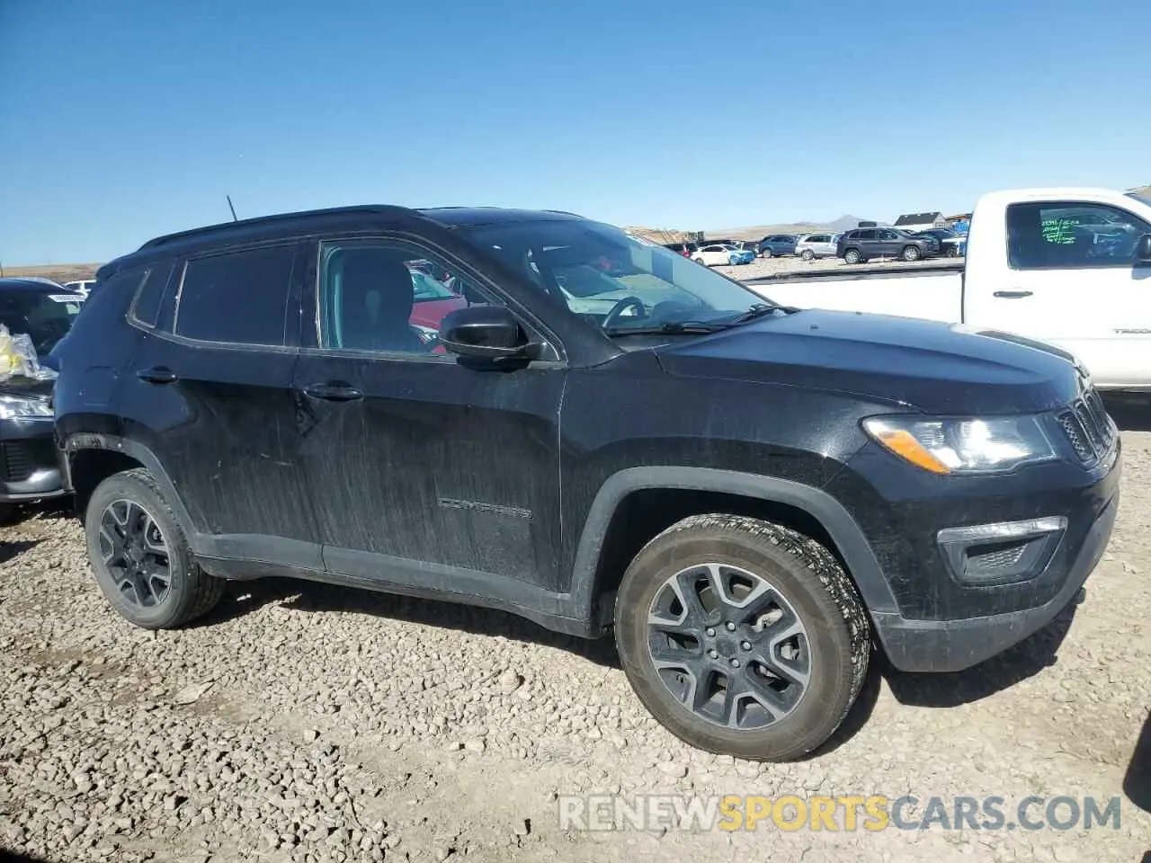 4 Photograph of a damaged car 3C4NJDABXKT679114 JEEP COMPASS 2019