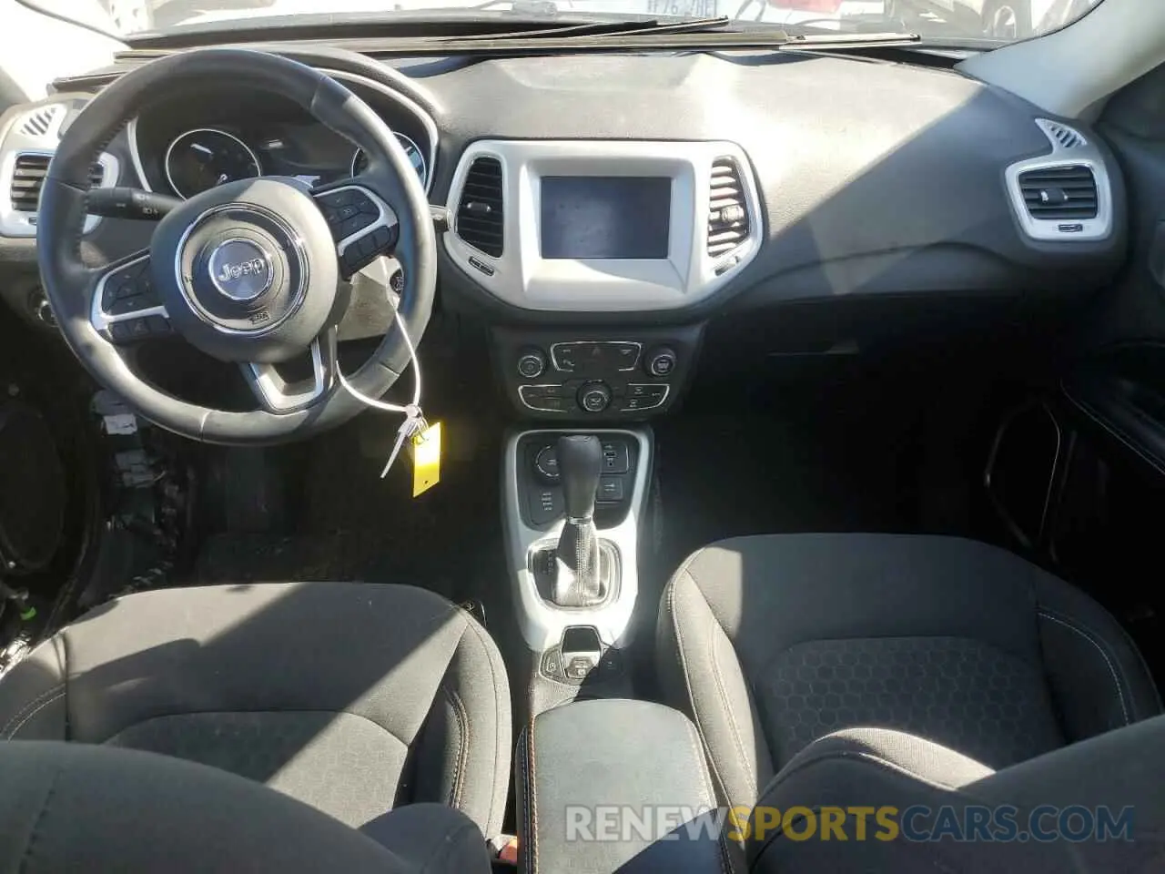 8 Photograph of a damaged car 3C4NJDABXKT679114 JEEP COMPASS 2019