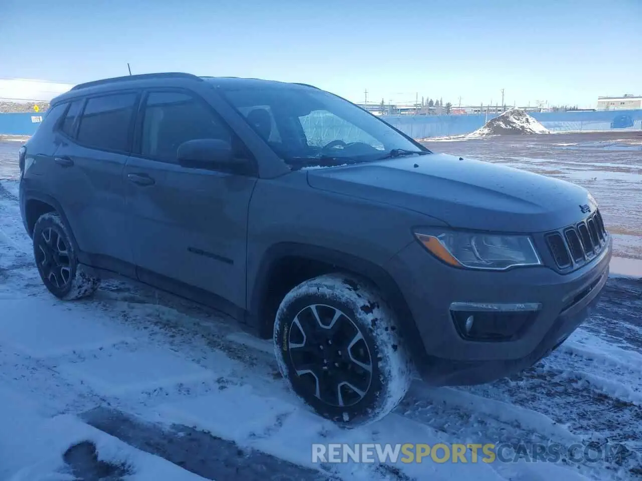 4 Photograph of a damaged car 3C4NJDABXKT754197 JEEP COMPASS 2019