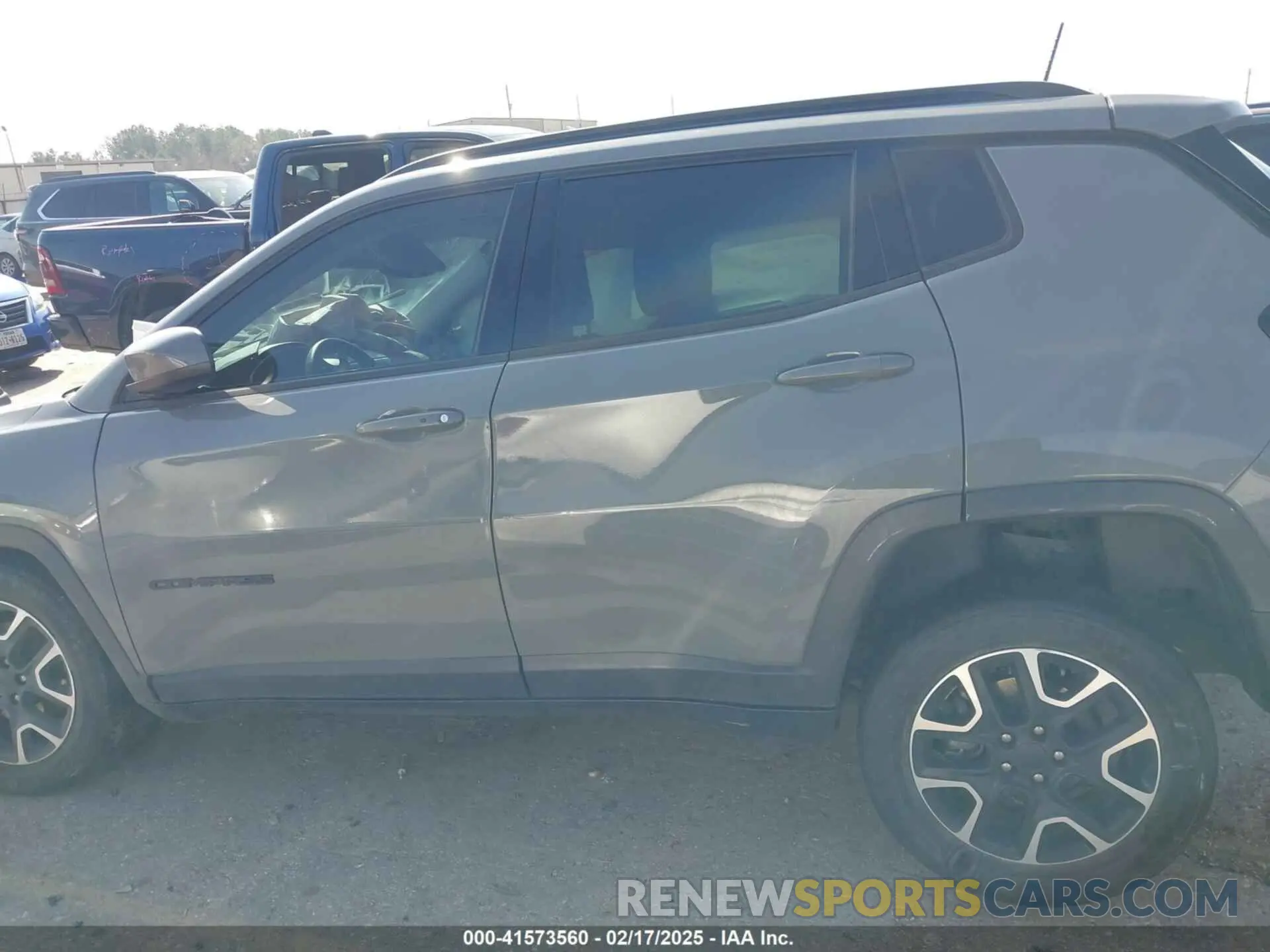 15 Photograph of a damaged car 3C4NJDABXKT847866 JEEP COMPASS 2019