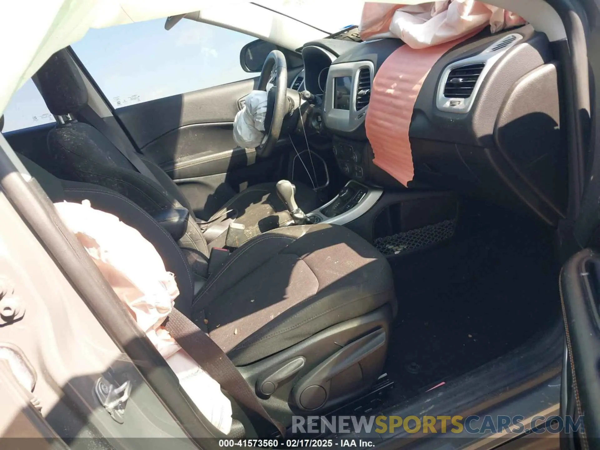 5 Photograph of a damaged car 3C4NJDABXKT847866 JEEP COMPASS 2019