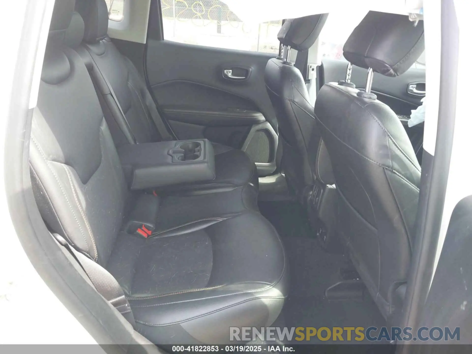 8 Photograph of a damaged car 3C4NJDBB0KT597603 JEEP COMPASS 2019
