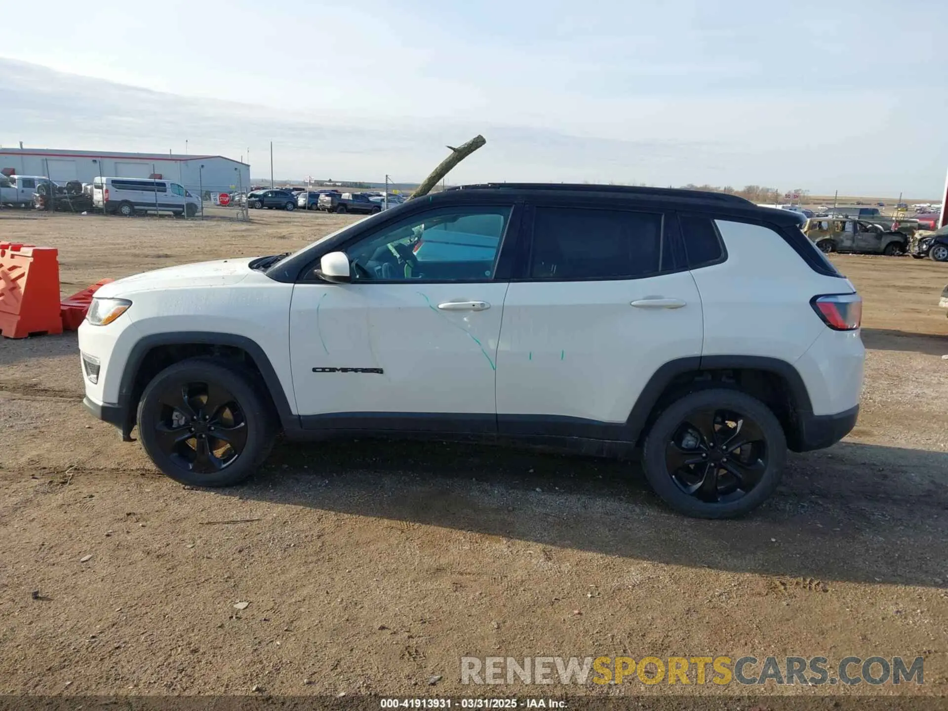 15 Photograph of a damaged car 3C4NJDBB0KT629952 JEEP COMPASS 2019