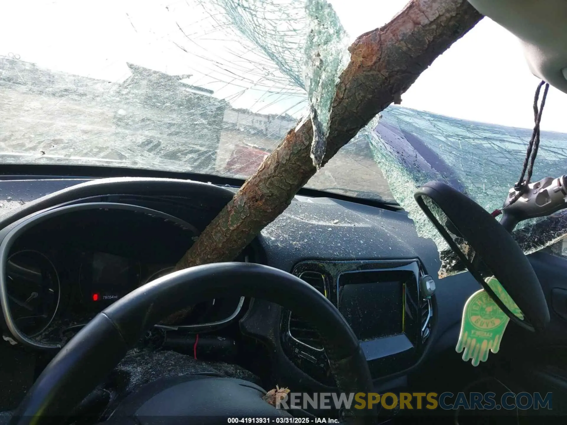 18 Photograph of a damaged car 3C4NJDBB0KT629952 JEEP COMPASS 2019