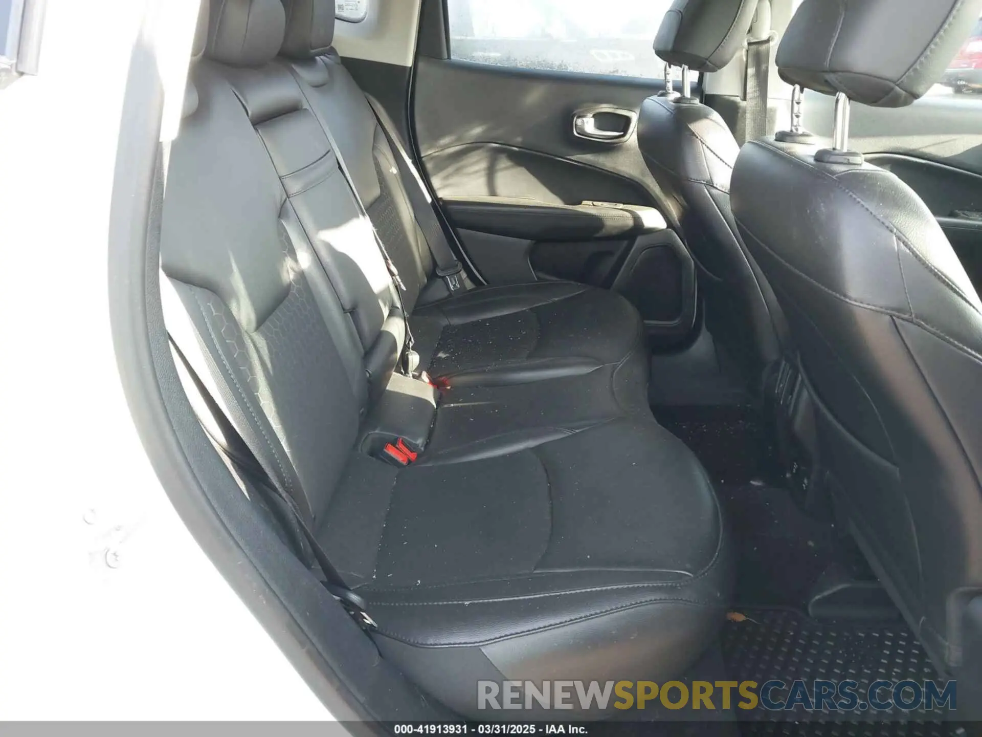 8 Photograph of a damaged car 3C4NJDBB0KT629952 JEEP COMPASS 2019