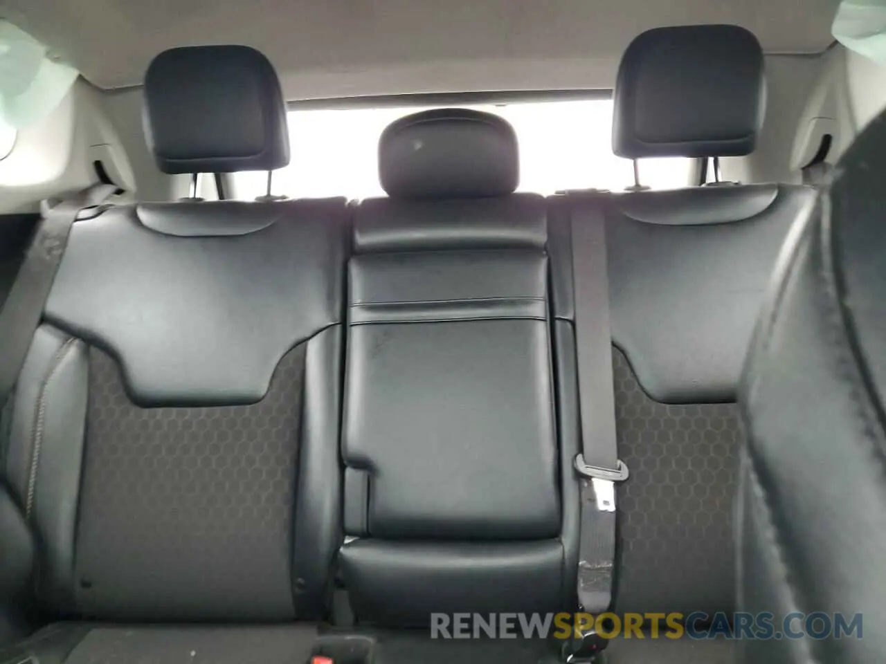 10 Photograph of a damaged car 3C4NJDBB0KT656990 JEEP COMPASS 2019