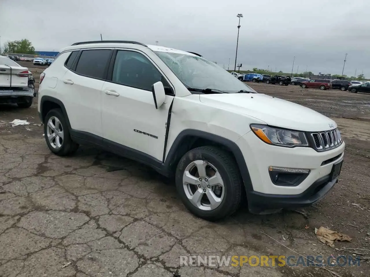 4 Photograph of a damaged car 3C4NJDBB0KT656990 JEEP COMPASS 2019