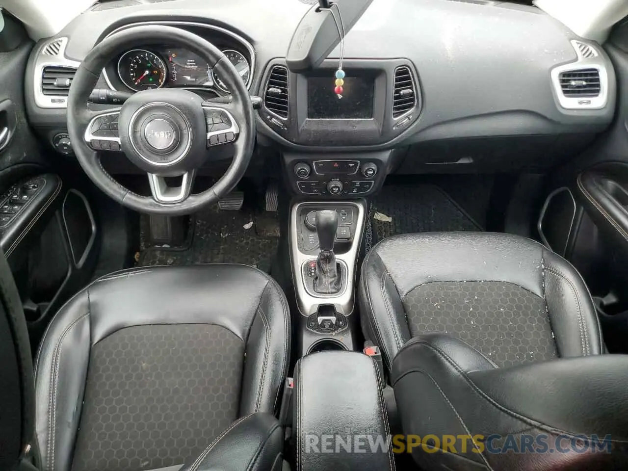 8 Photograph of a damaged car 3C4NJDBB0KT656990 JEEP COMPASS 2019