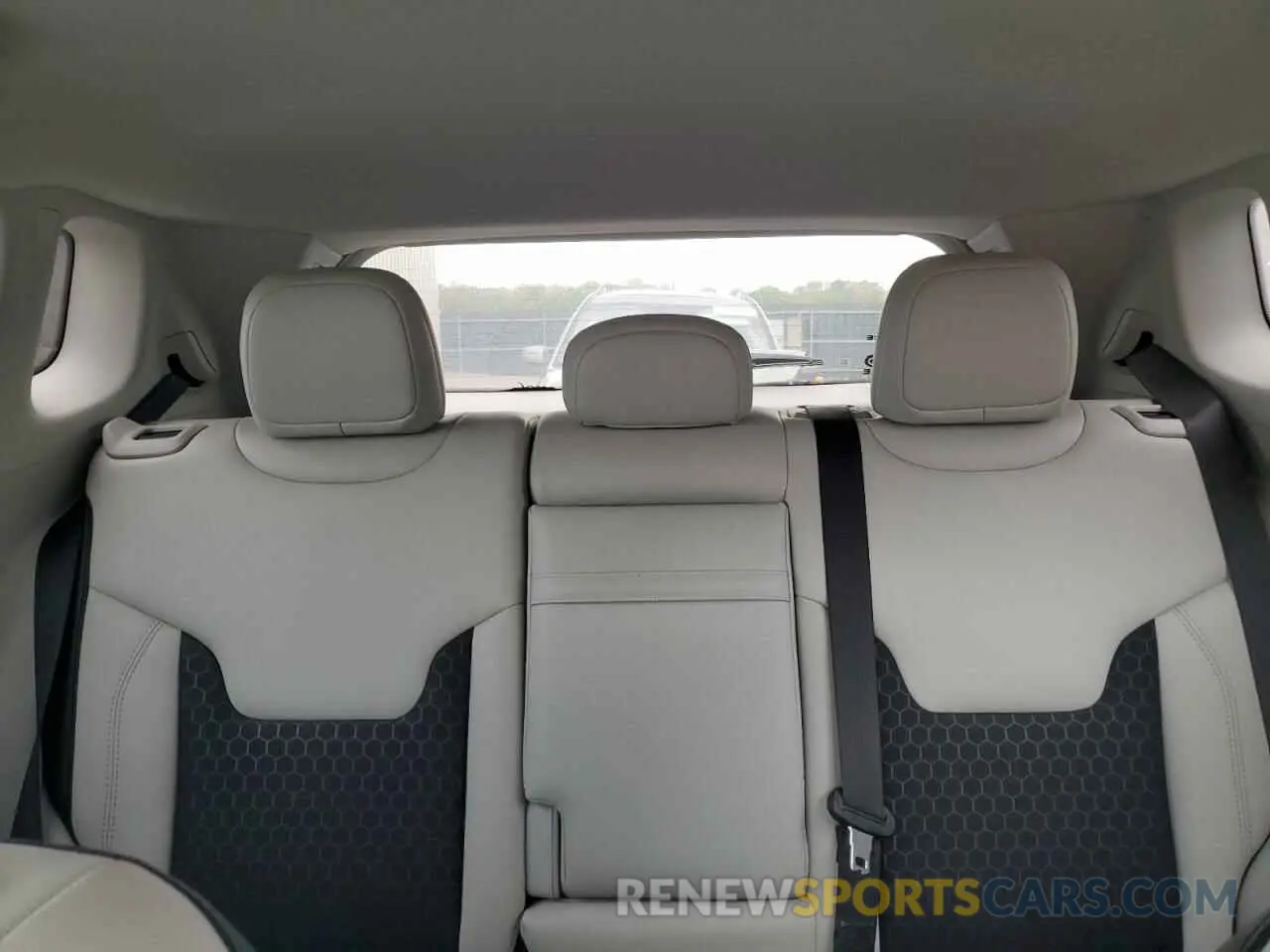 10 Photograph of a damaged car 3C4NJDBB0KT704536 JEEP COMPASS 2019