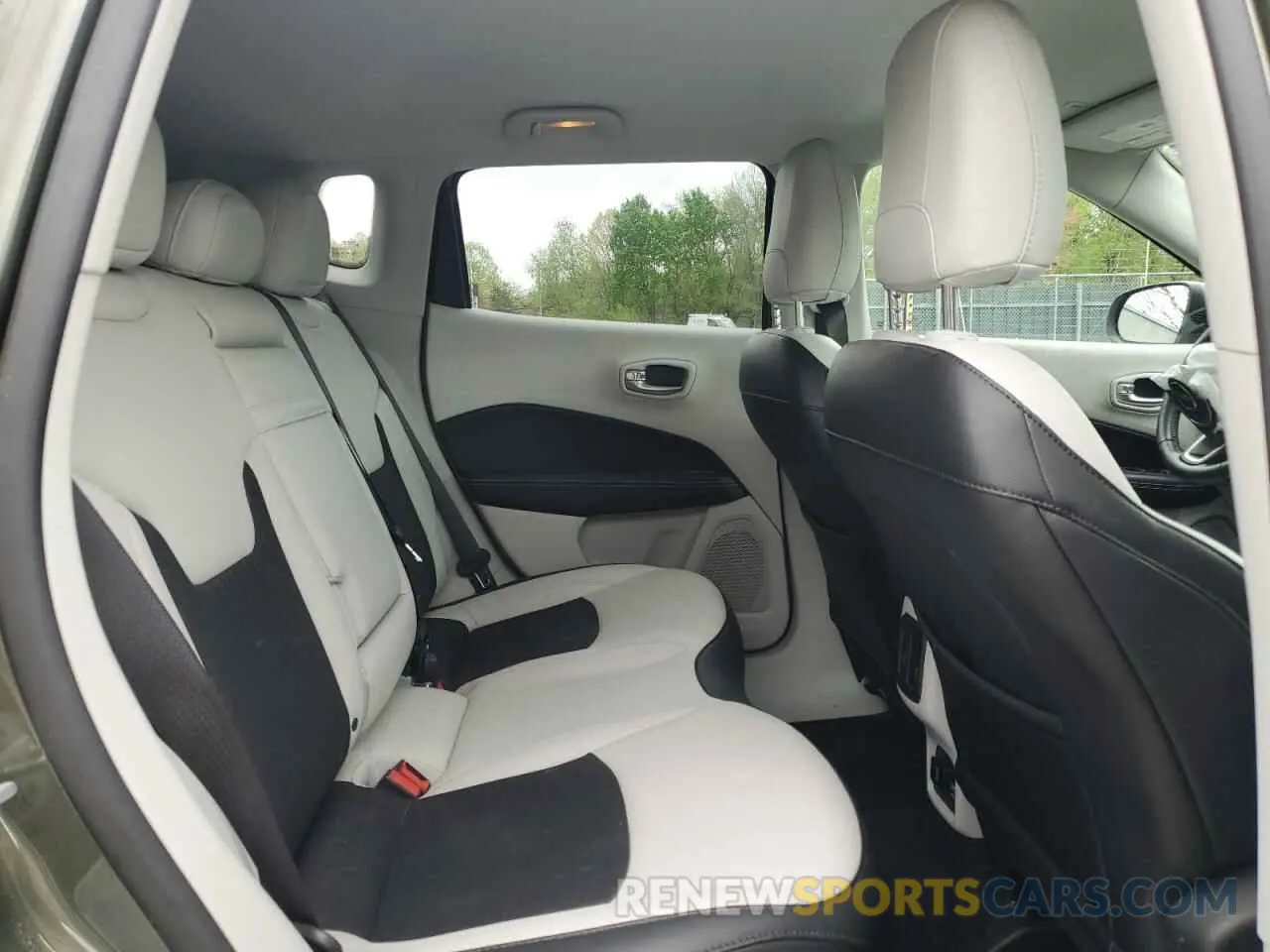 11 Photograph of a damaged car 3C4NJDBB0KT704536 JEEP COMPASS 2019