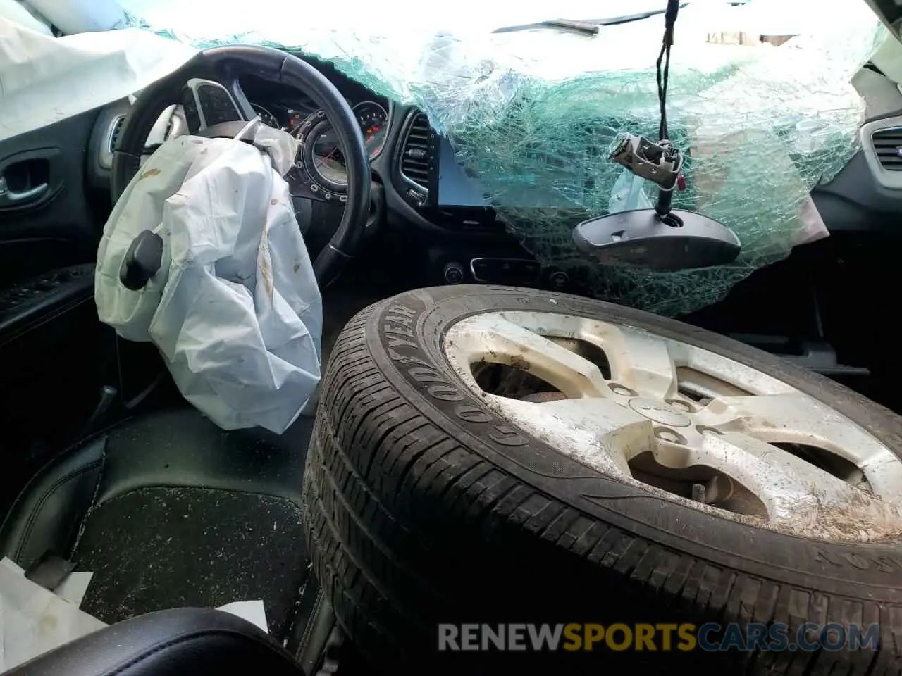 8 Photograph of a damaged car 3C4NJDBB0KT772822 JEEP COMPASS 2019