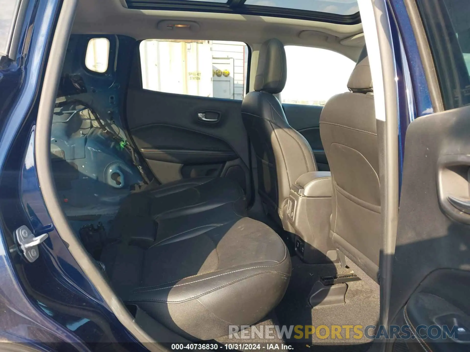 8 Photograph of a damaged car 3C4NJDBB0KT818133 JEEP COMPASS 2019