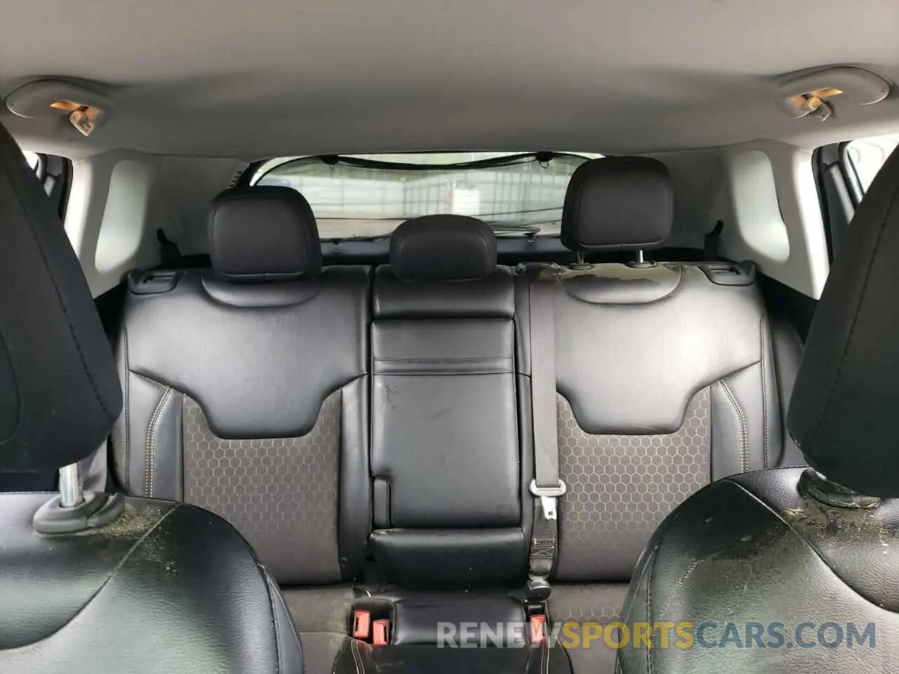 10 Photograph of a damaged car 3C4NJDBB0KT836177 JEEP COMPASS 2019
