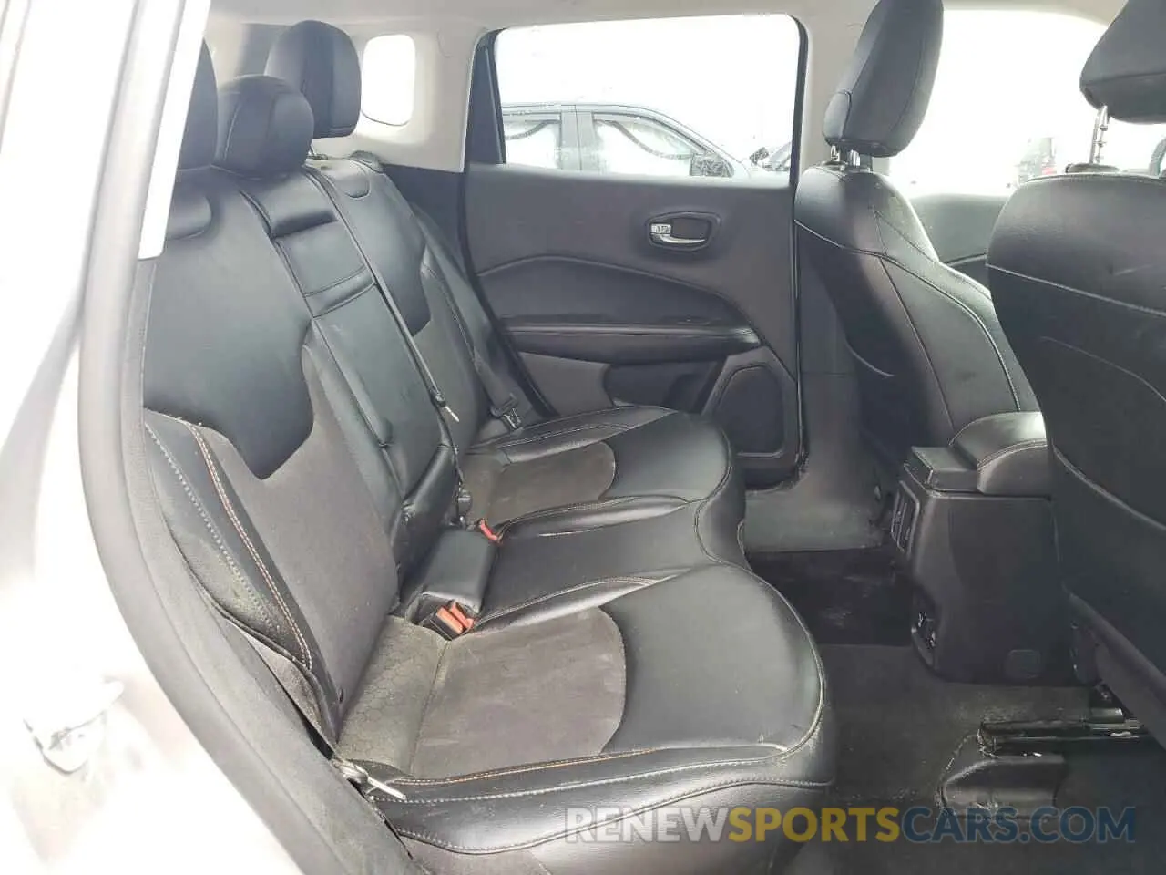 11 Photograph of a damaged car 3C4NJDBB0KT836177 JEEP COMPASS 2019
