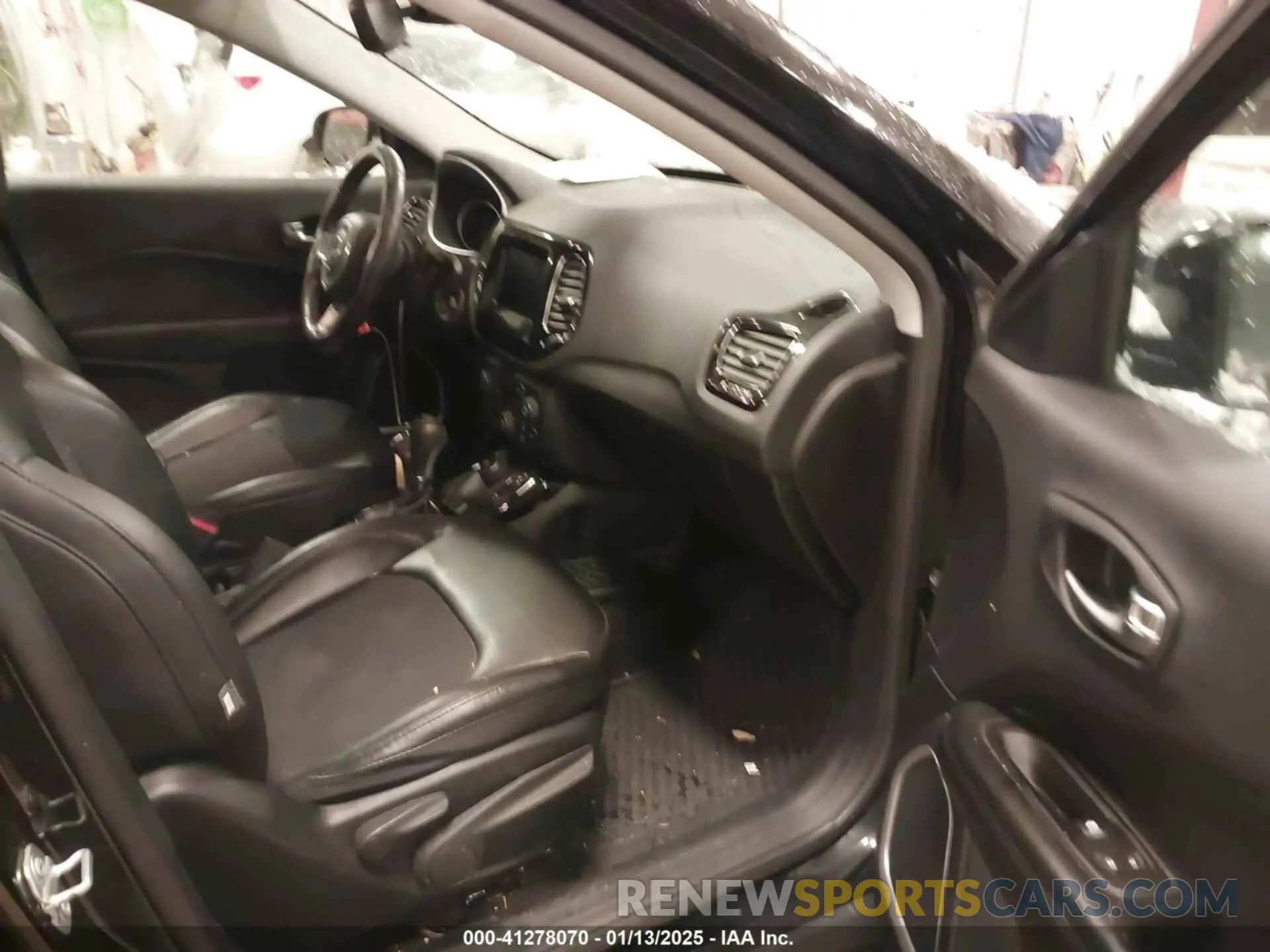 5 Photograph of a damaged car 3C4NJDBB0KT838995 JEEP COMPASS 2019