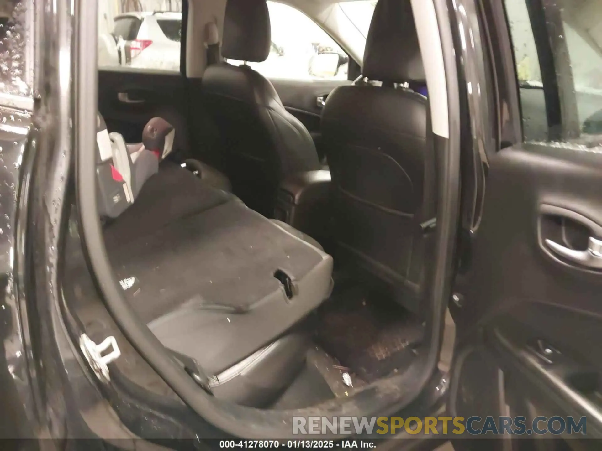 8 Photograph of a damaged car 3C4NJDBB0KT838995 JEEP COMPASS 2019