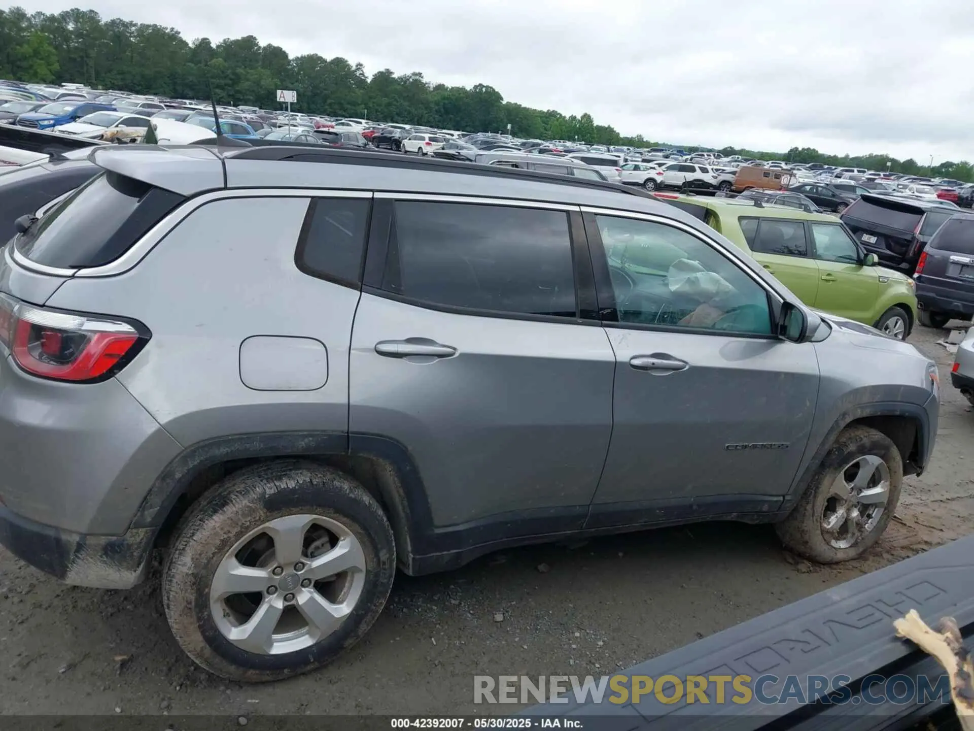 13 Photograph of a damaged car 3C4NJDBB0KT850712 JEEP COMPASS 2019
