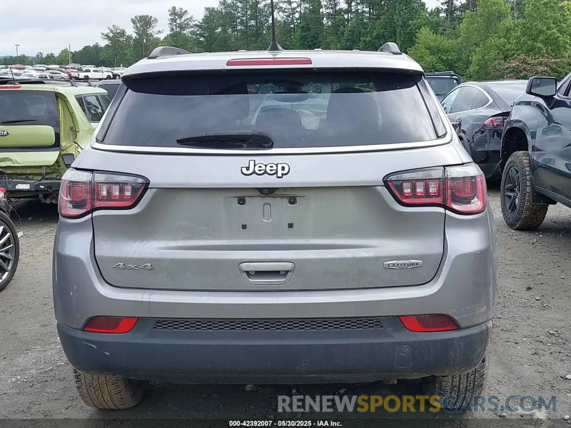 16 Photograph of a damaged car 3C4NJDBB0KT850712 JEEP COMPASS 2019
