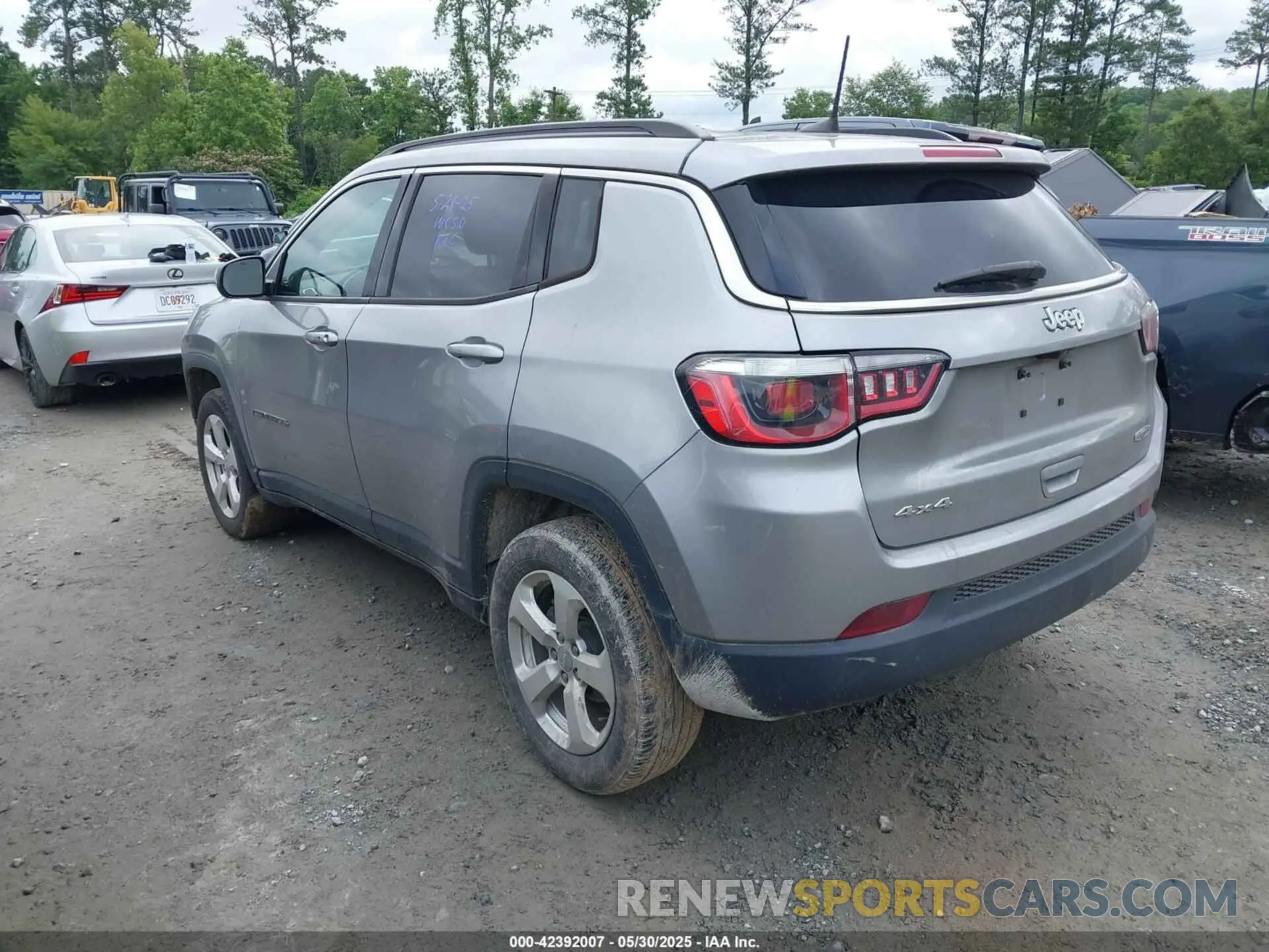 3 Photograph of a damaged car 3C4NJDBB0KT850712 JEEP COMPASS 2019