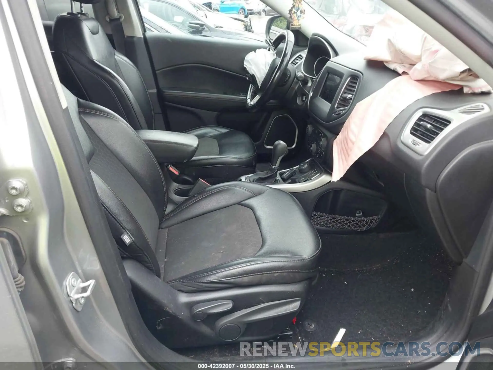 5 Photograph of a damaged car 3C4NJDBB0KT850712 JEEP COMPASS 2019