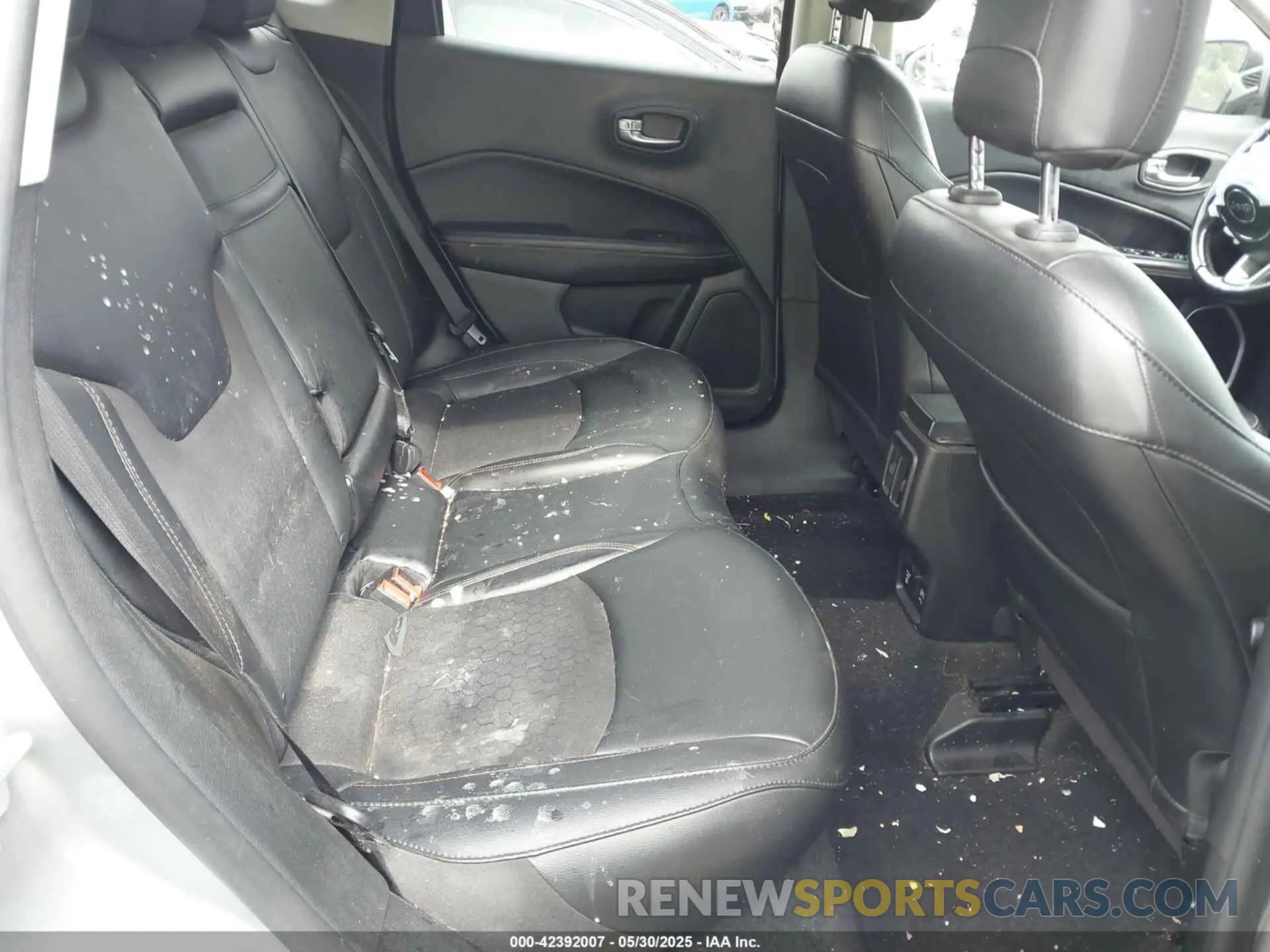 8 Photograph of a damaged car 3C4NJDBB0KT850712 JEEP COMPASS 2019