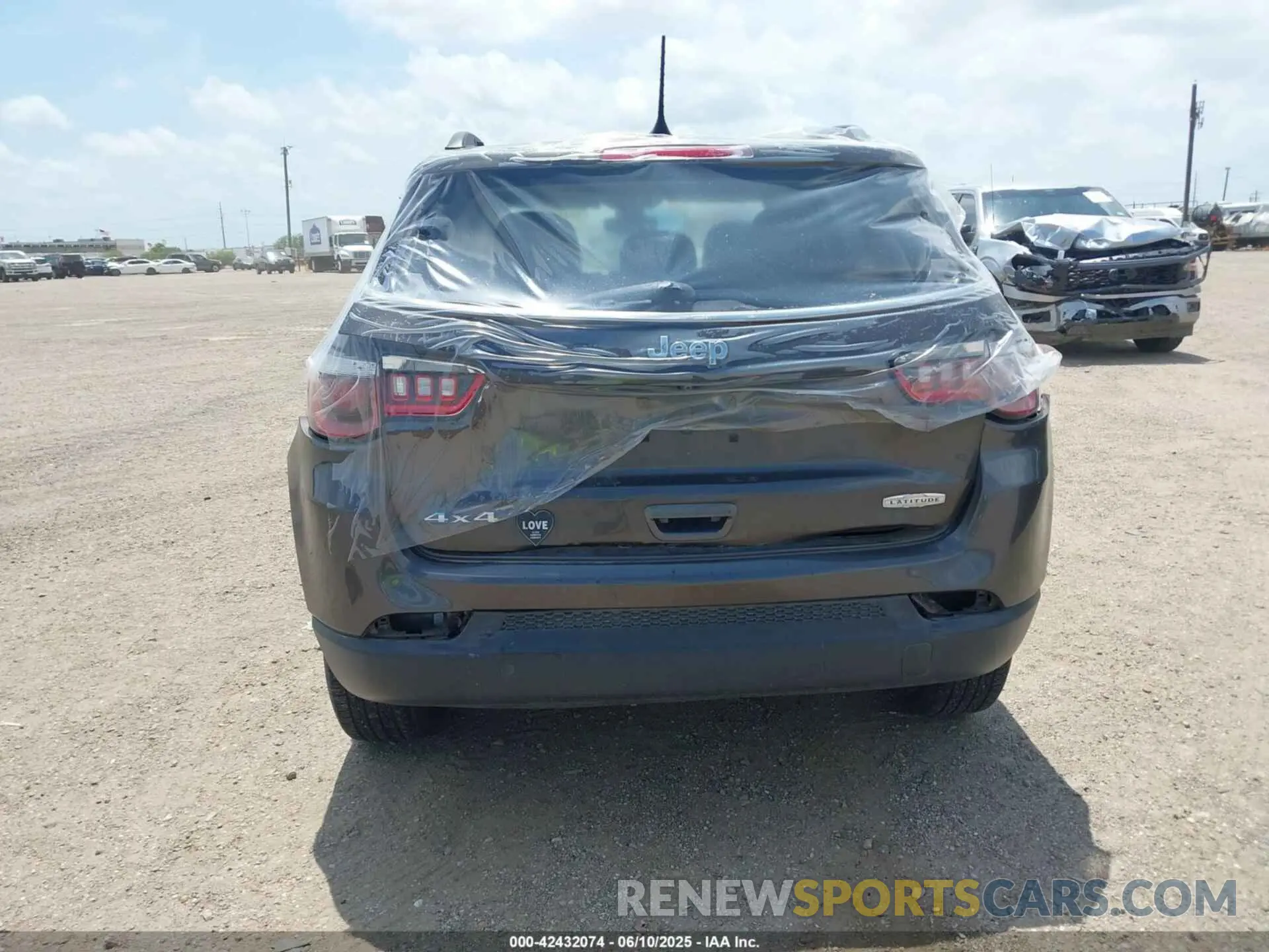 16 Photograph of a damaged car 3C4NJDBB1KT595259 JEEP COMPASS 2019