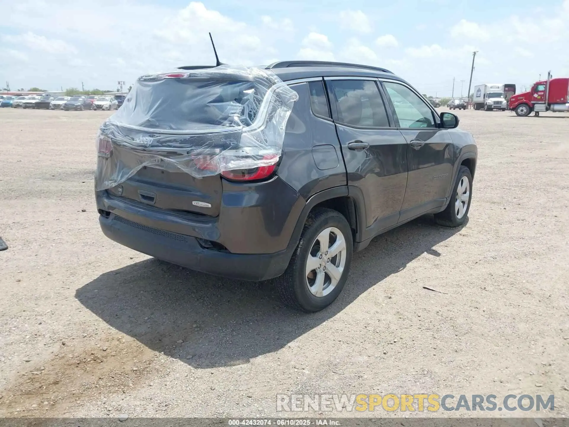 4 Photograph of a damaged car 3C4NJDBB1KT595259 JEEP COMPASS 2019