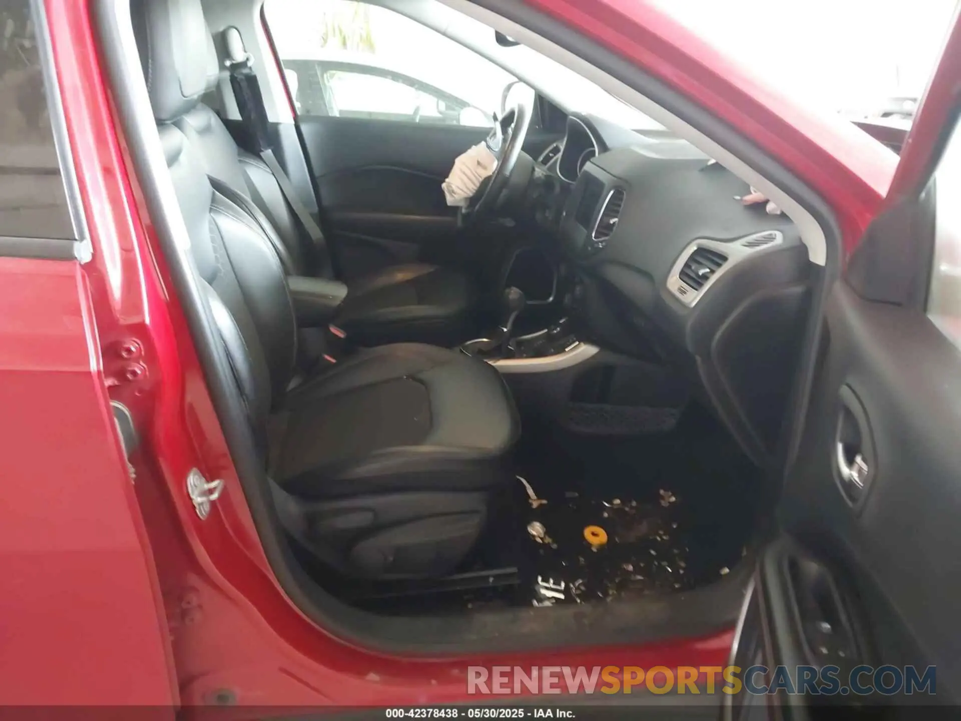 5 Photograph of a damaged car 3C4NJDBB1KT602548 JEEP COMPASS 2019