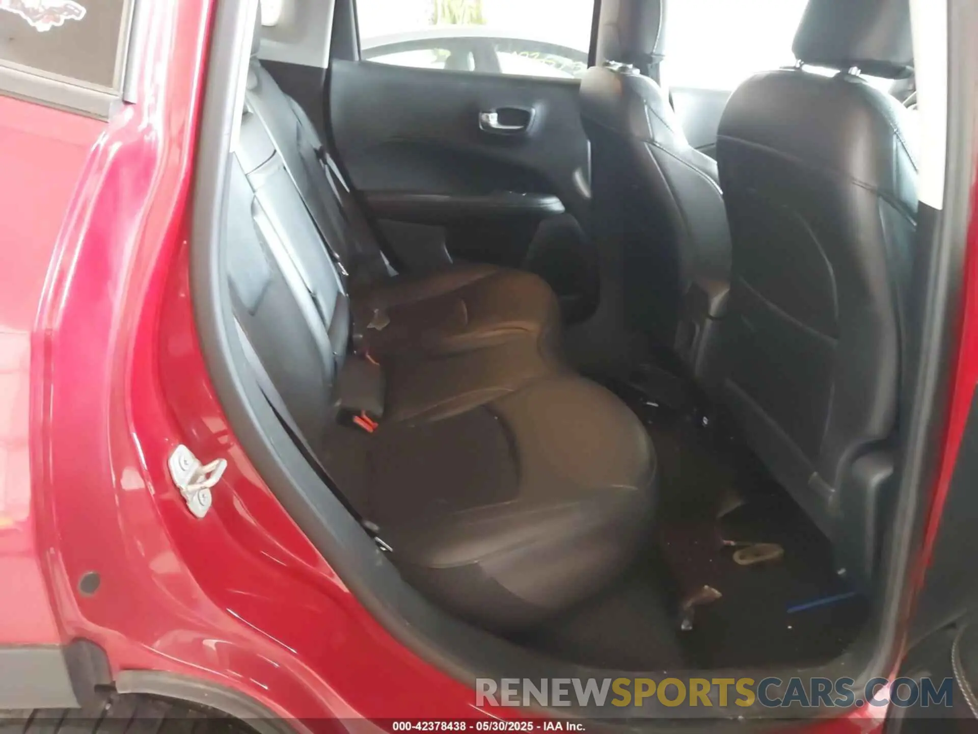 8 Photograph of a damaged car 3C4NJDBB1KT602548 JEEP COMPASS 2019
